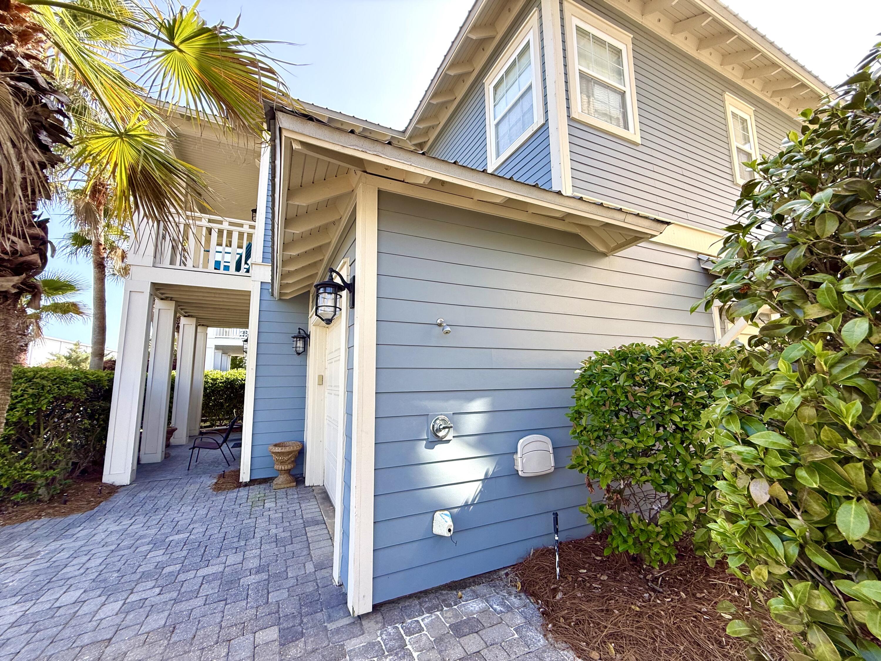 EMERALD WATERS VILLAGE - Residential