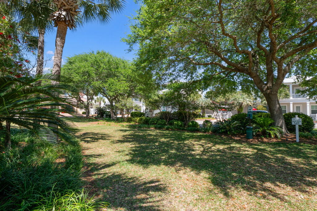 EMERALD WATERS VILLAGE - Residential