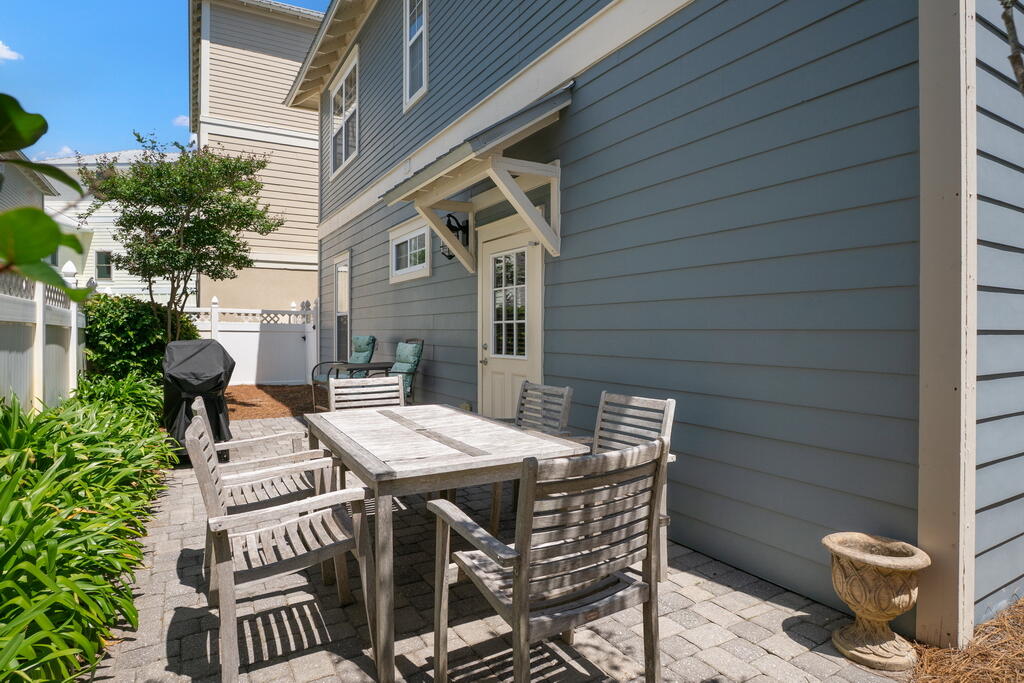 EMERALD WATERS VILLAGE - Residential