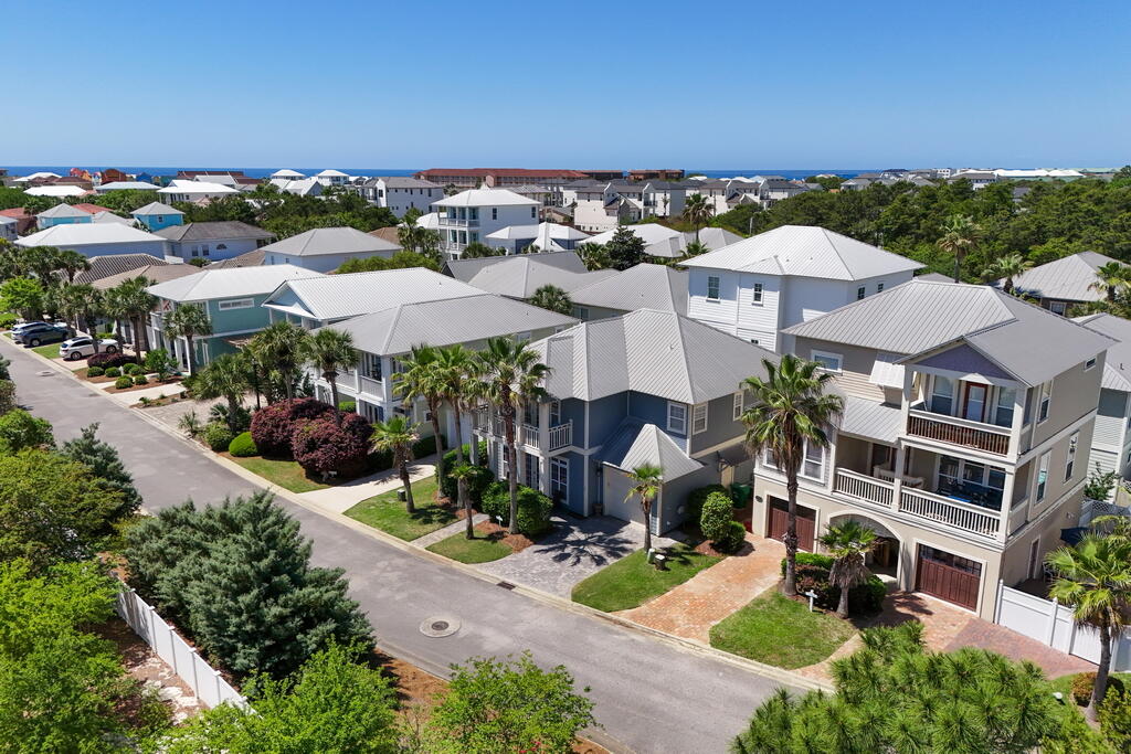 EMERALD WATERS VILLAGE - Residential