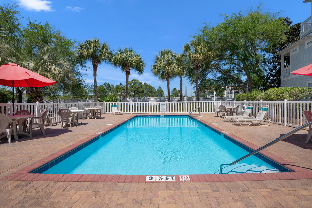 EMERALD WATERS VILLAGE - Residential