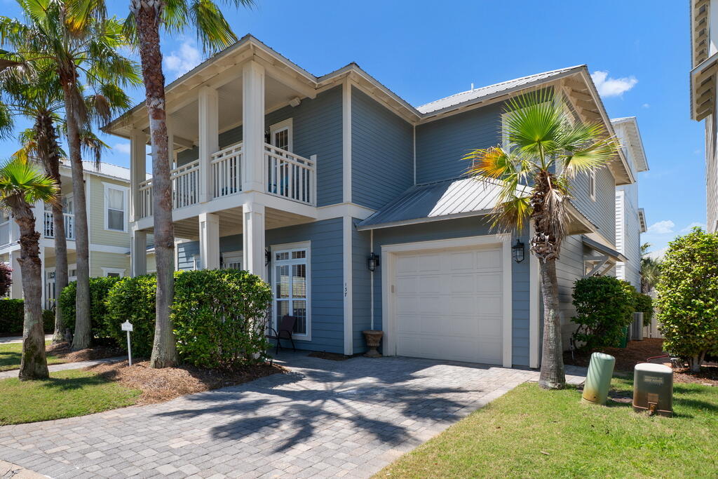 EMERALD WATERS VILLAGE - Residential