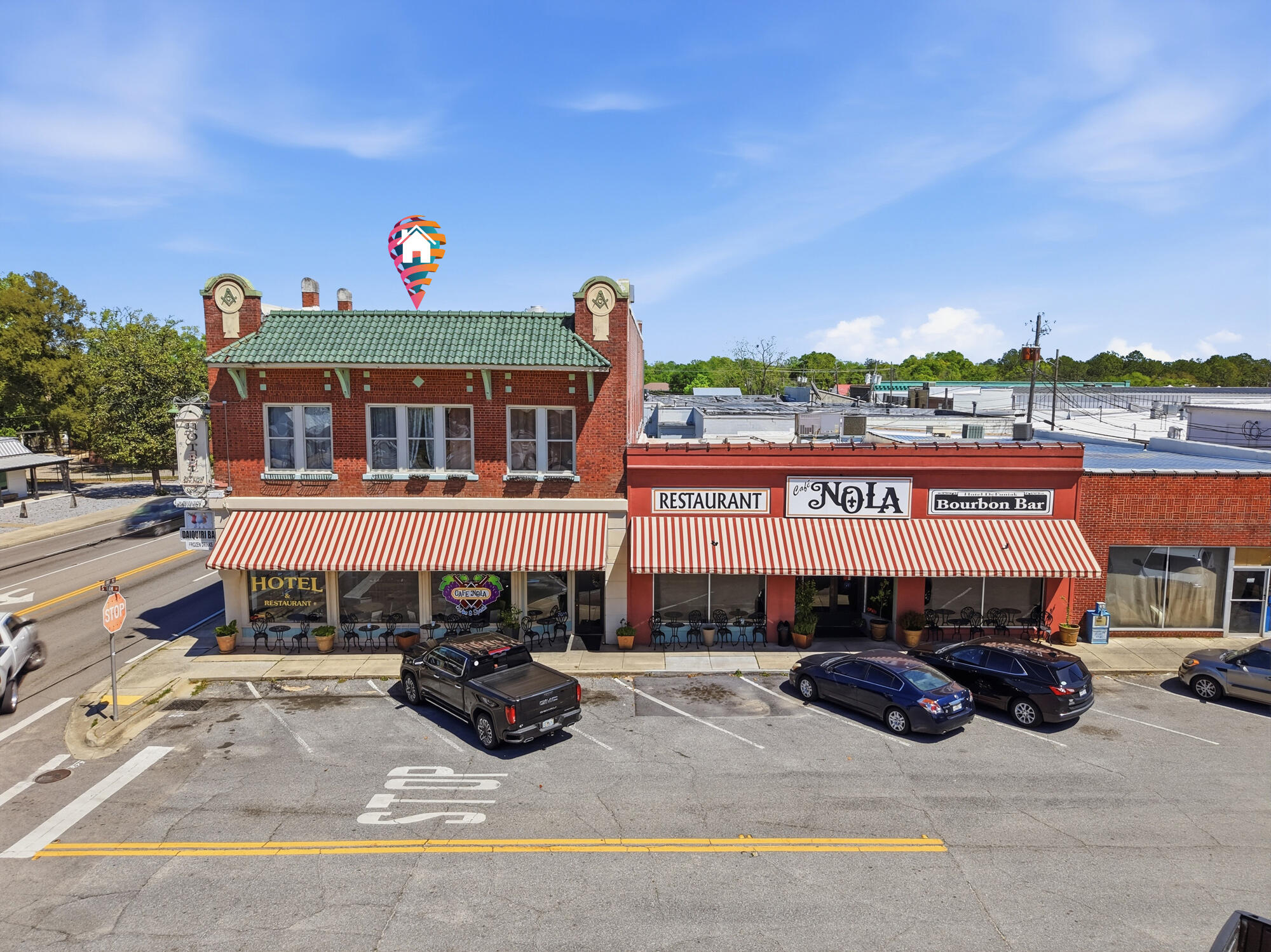 Main image without alt text