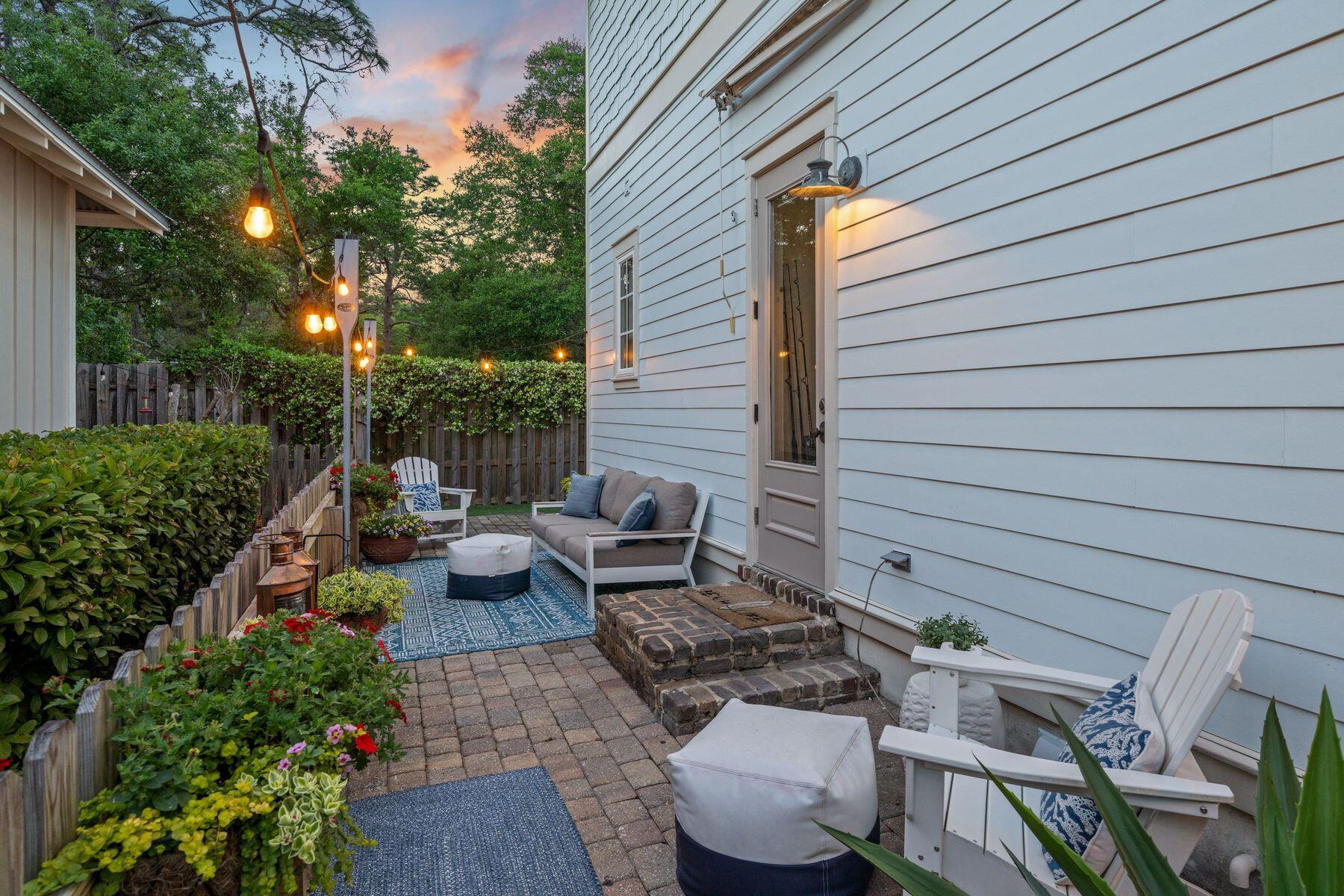 CARSON OAKS - Residential