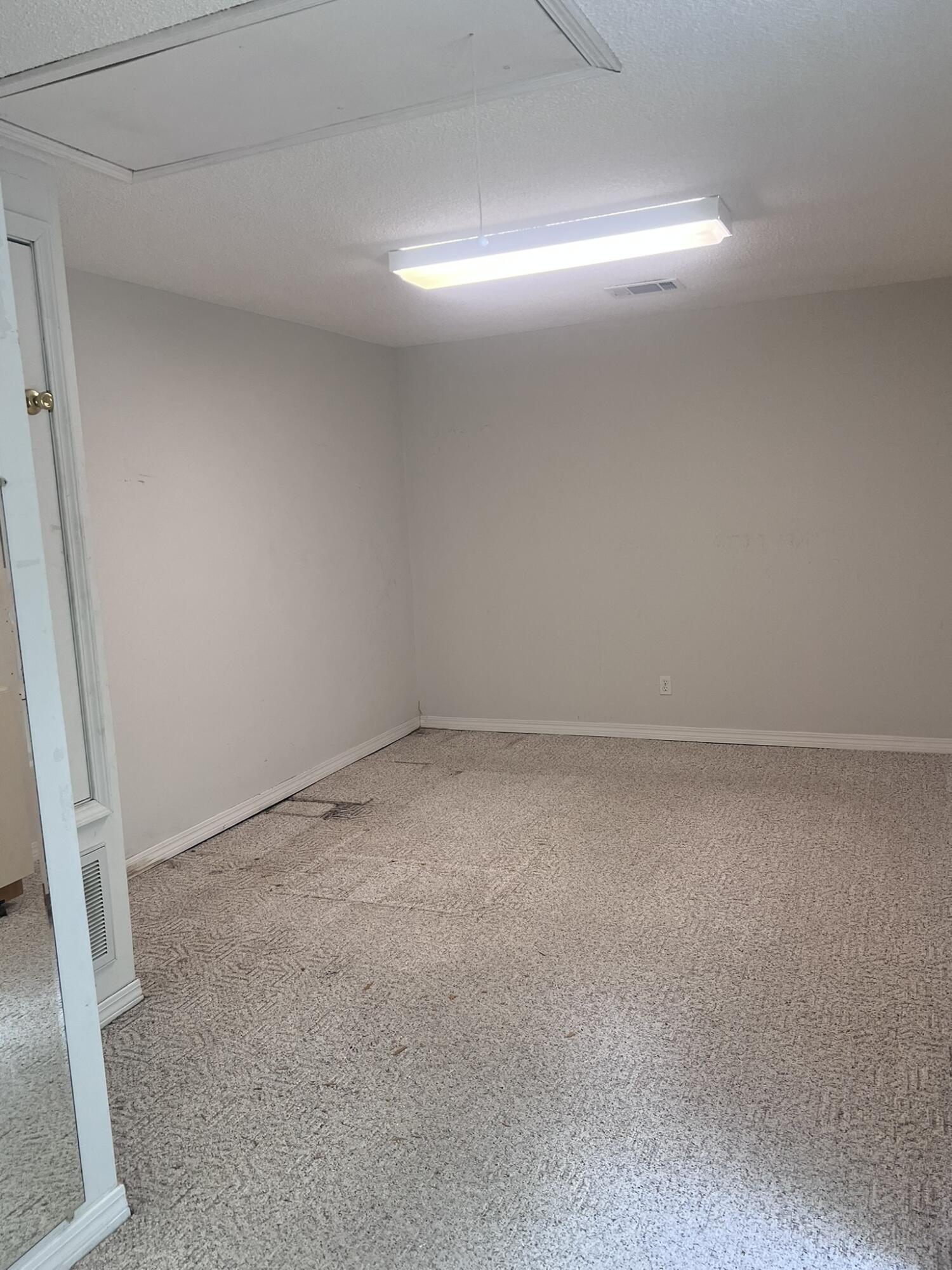 LAKE HOLLEY ESTATES - Residential Lease