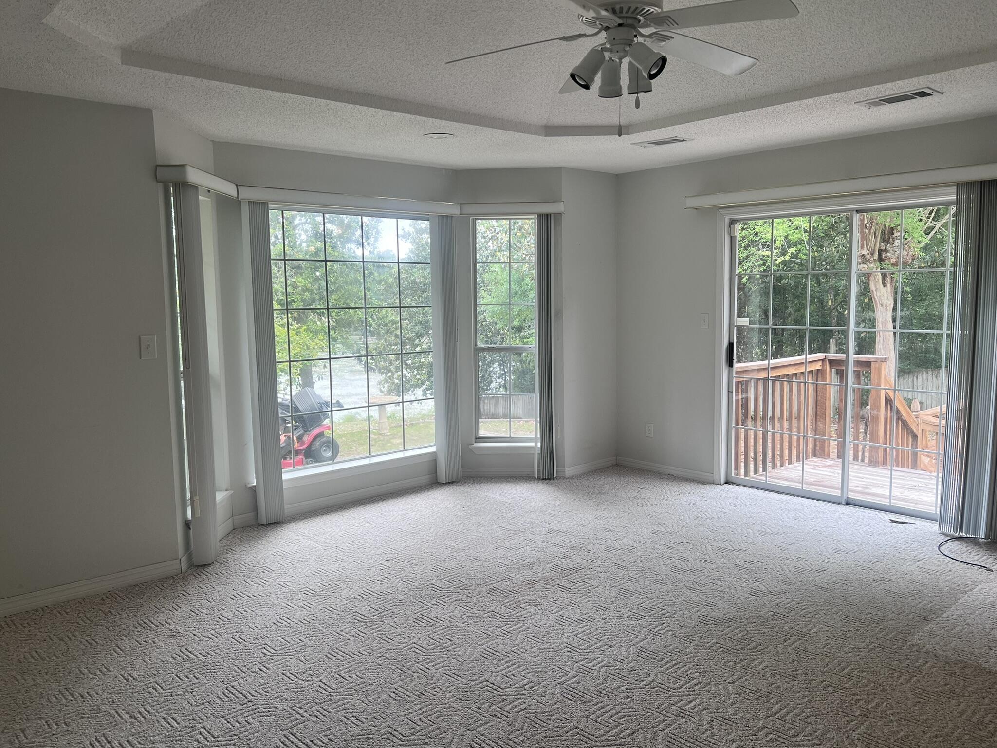 LAKE HOLLEY ESTATES - Residential Lease