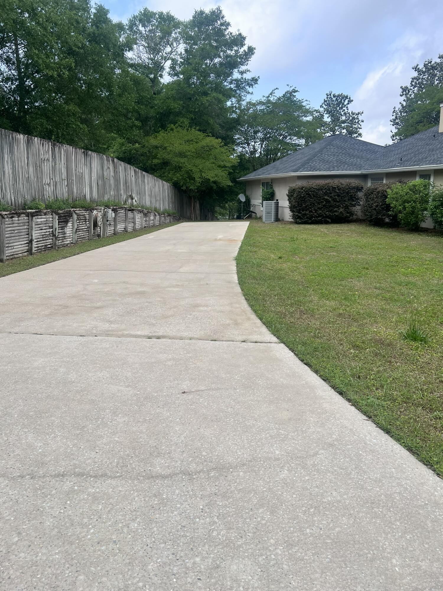 LAKE HOLLEY ESTATES - Residential Lease