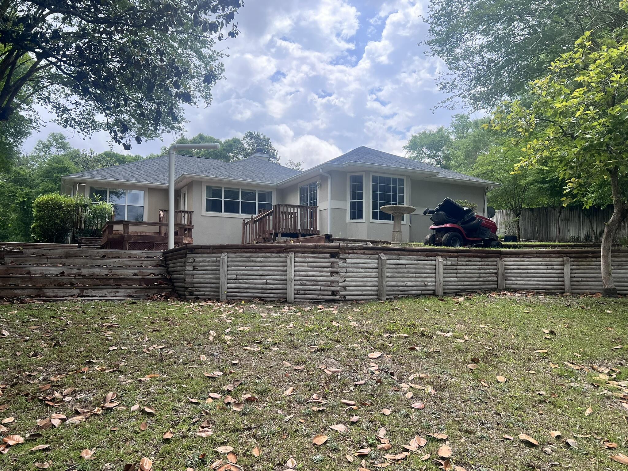 LAKE HOLLEY ESTATES - Residential Lease