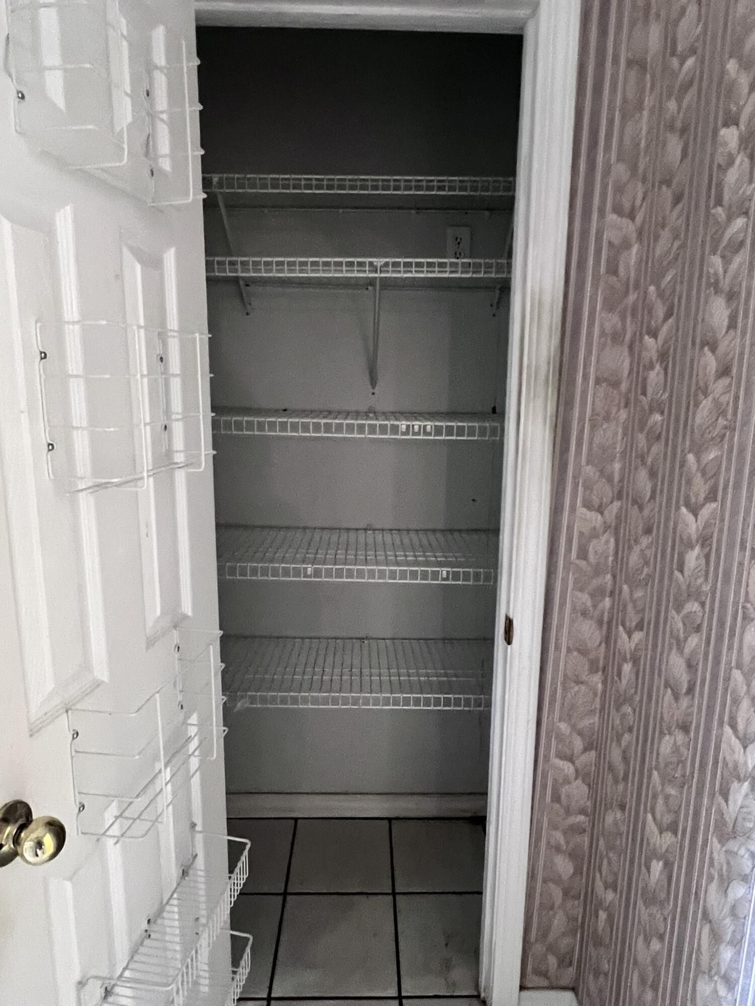 LAKE HOLLEY ESTATES - Residential Lease