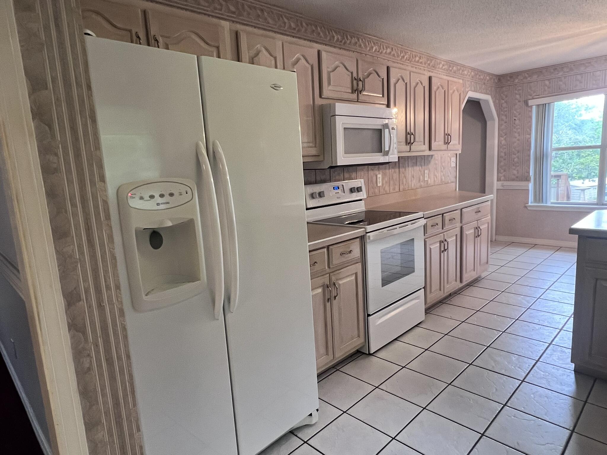 LAKE HOLLEY ESTATES - Residential Lease