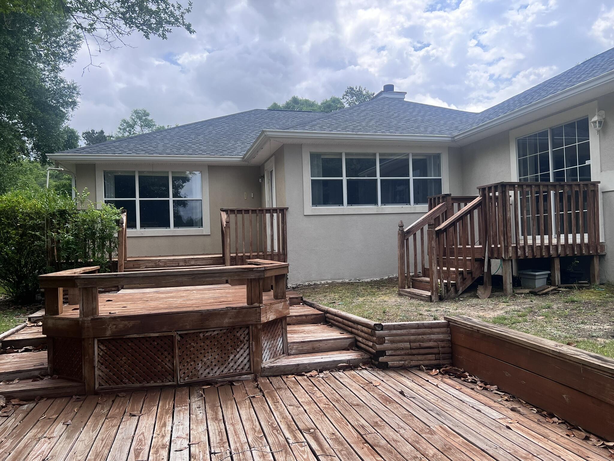 LAKE HOLLEY ESTATES - Residential Lease