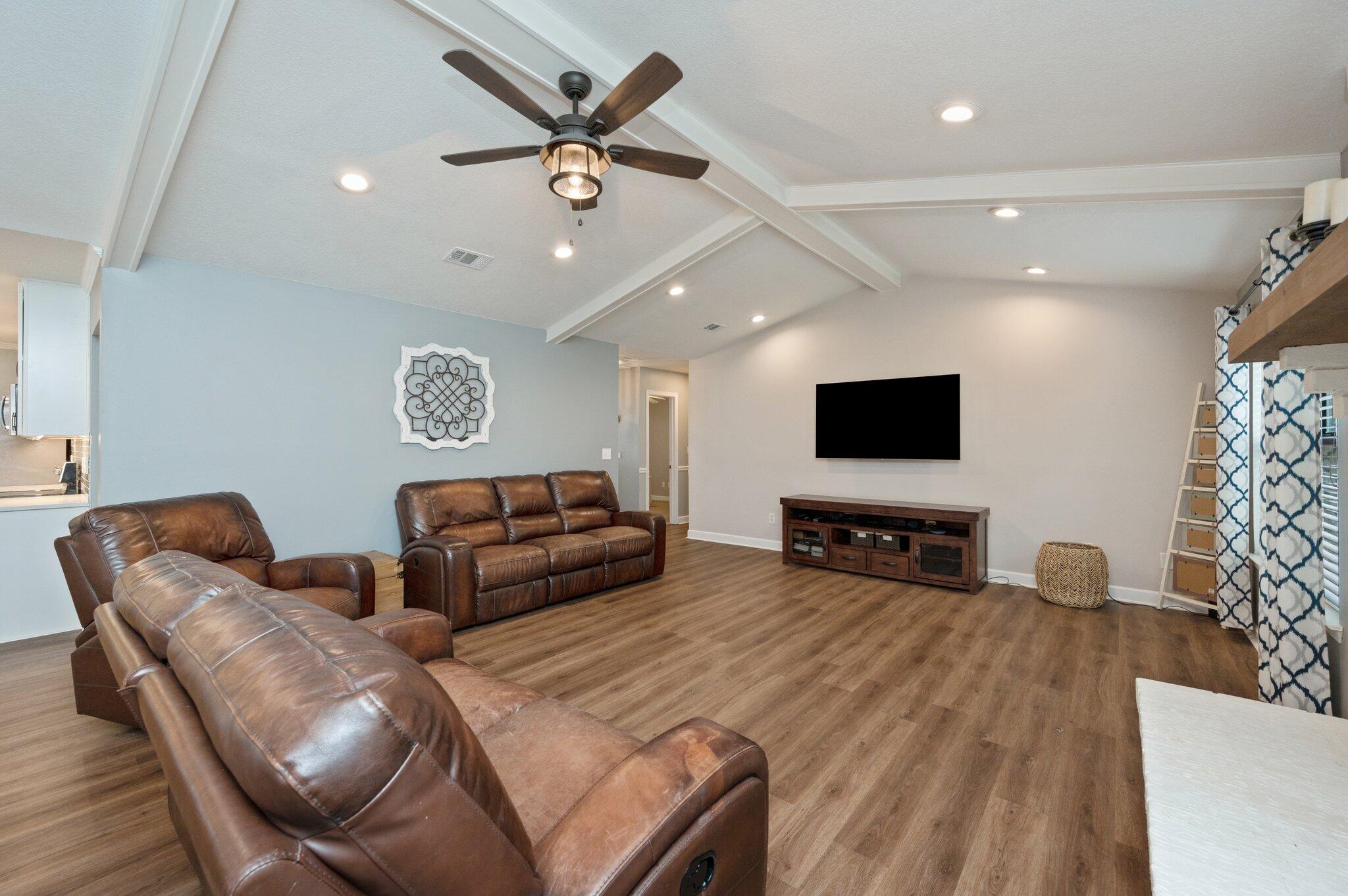 CARIBBEAN EAST - Residential Lease