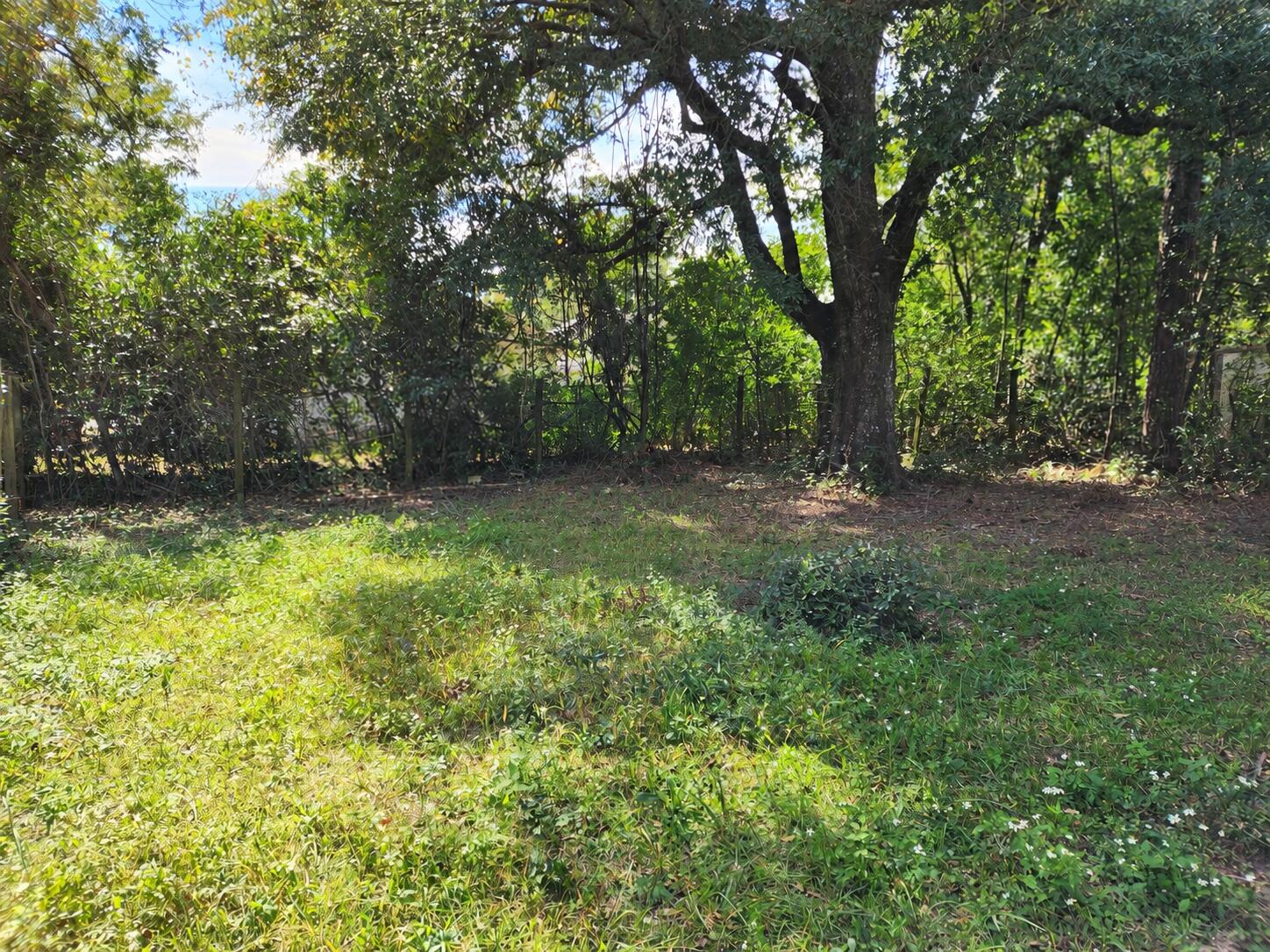 623 W Griffith Avenue
