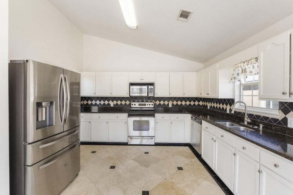 HIDDEN HARBOR ESTATES - Residential Lease