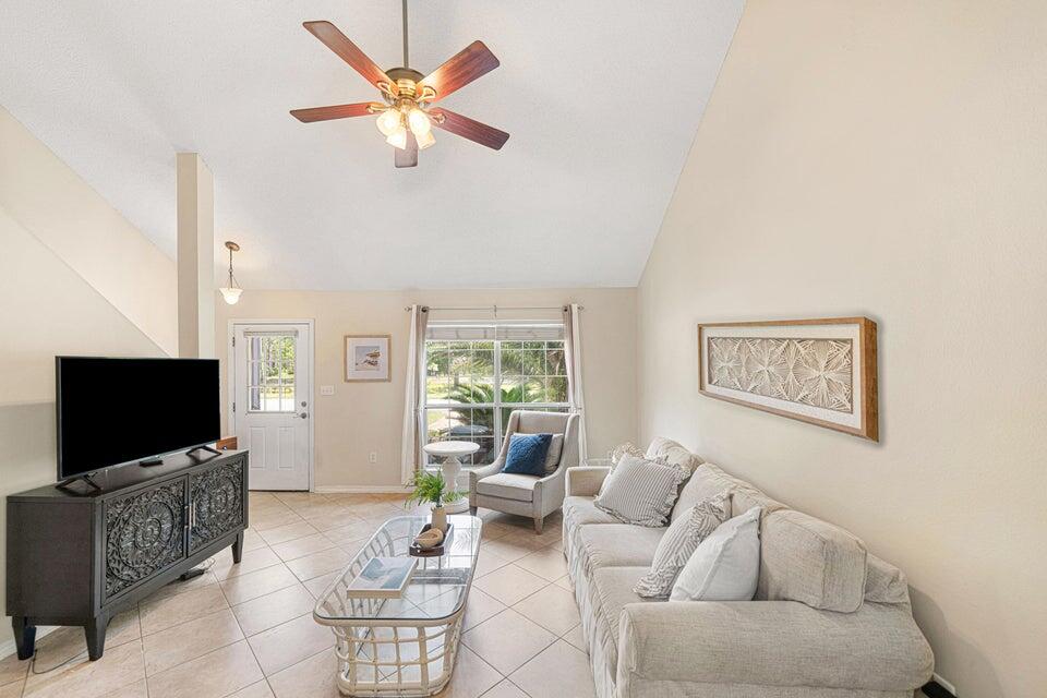 ESCADA - Residential Lease