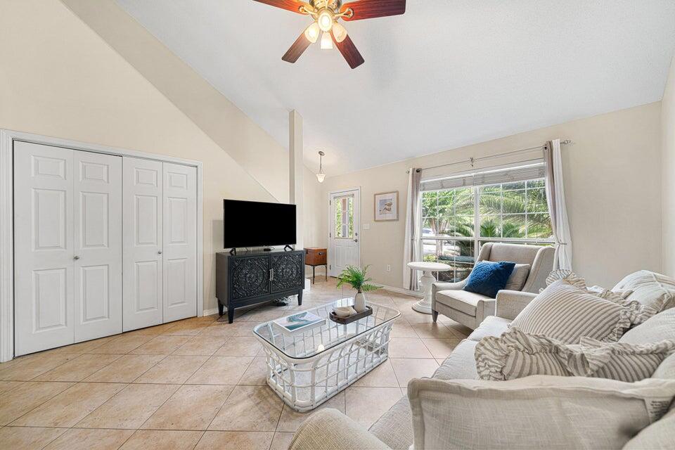 ESCADA - Residential Lease