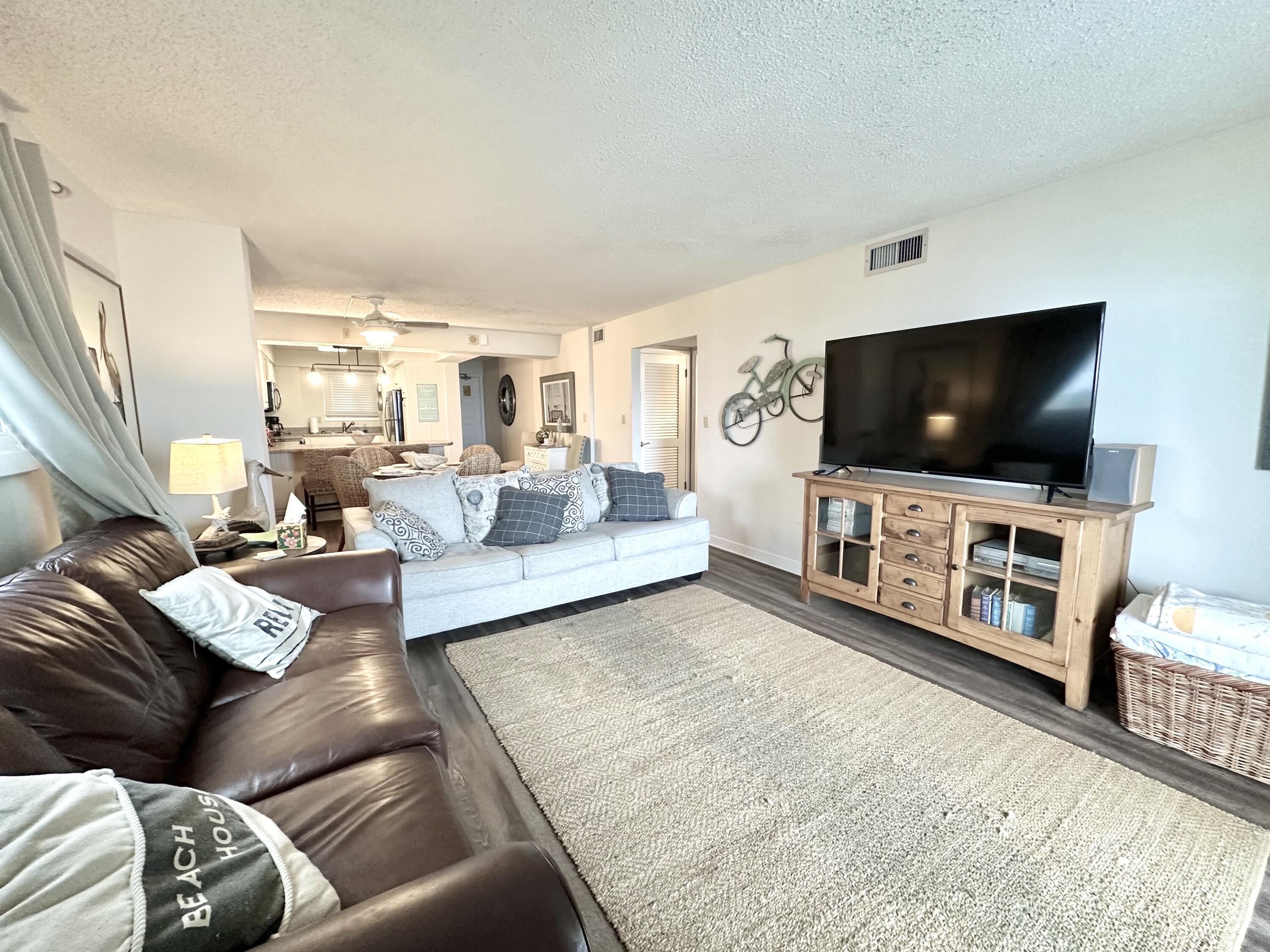 REGENCY TOWERS - Residential