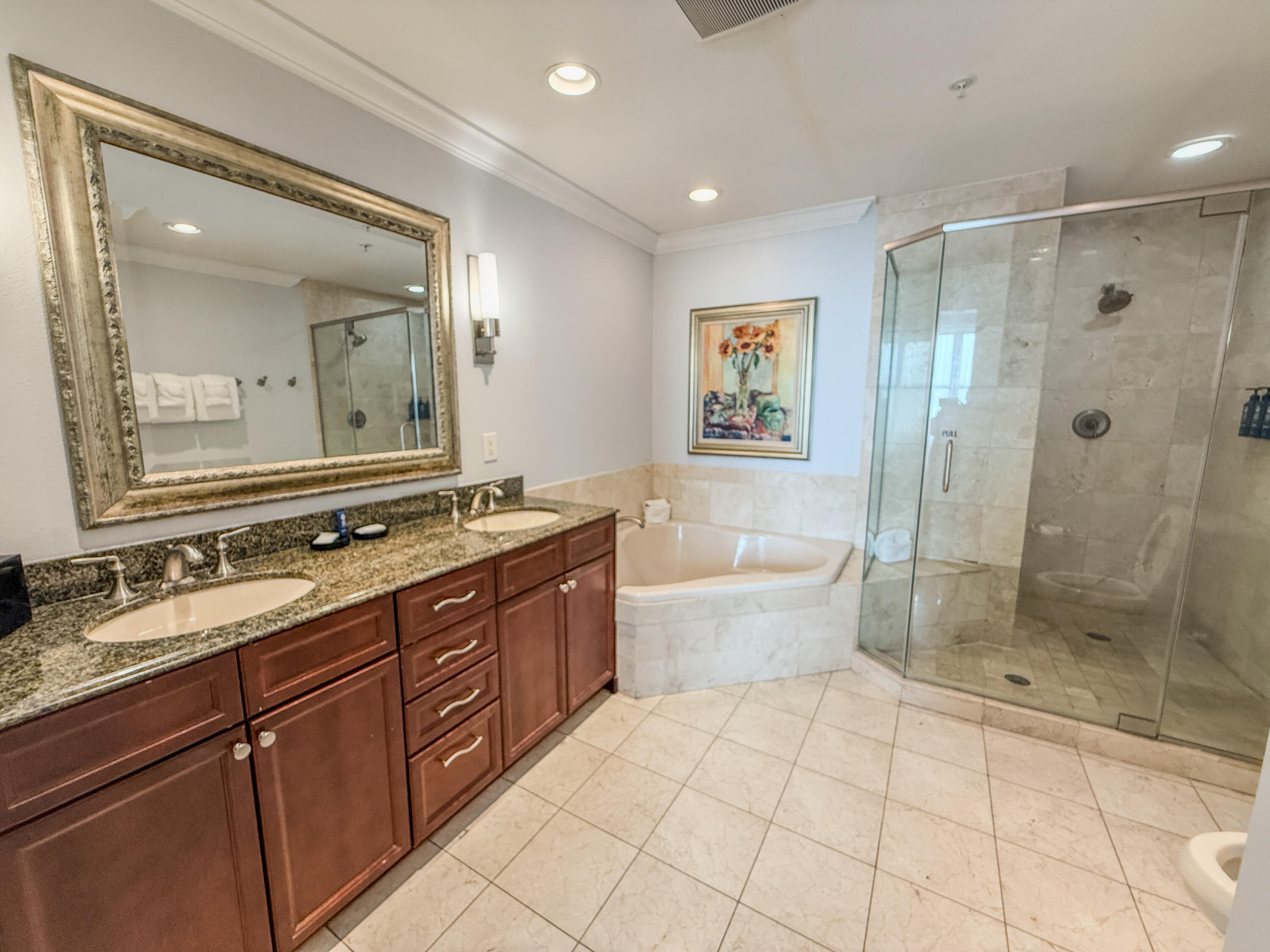 EMERALD GRANDE - Residential