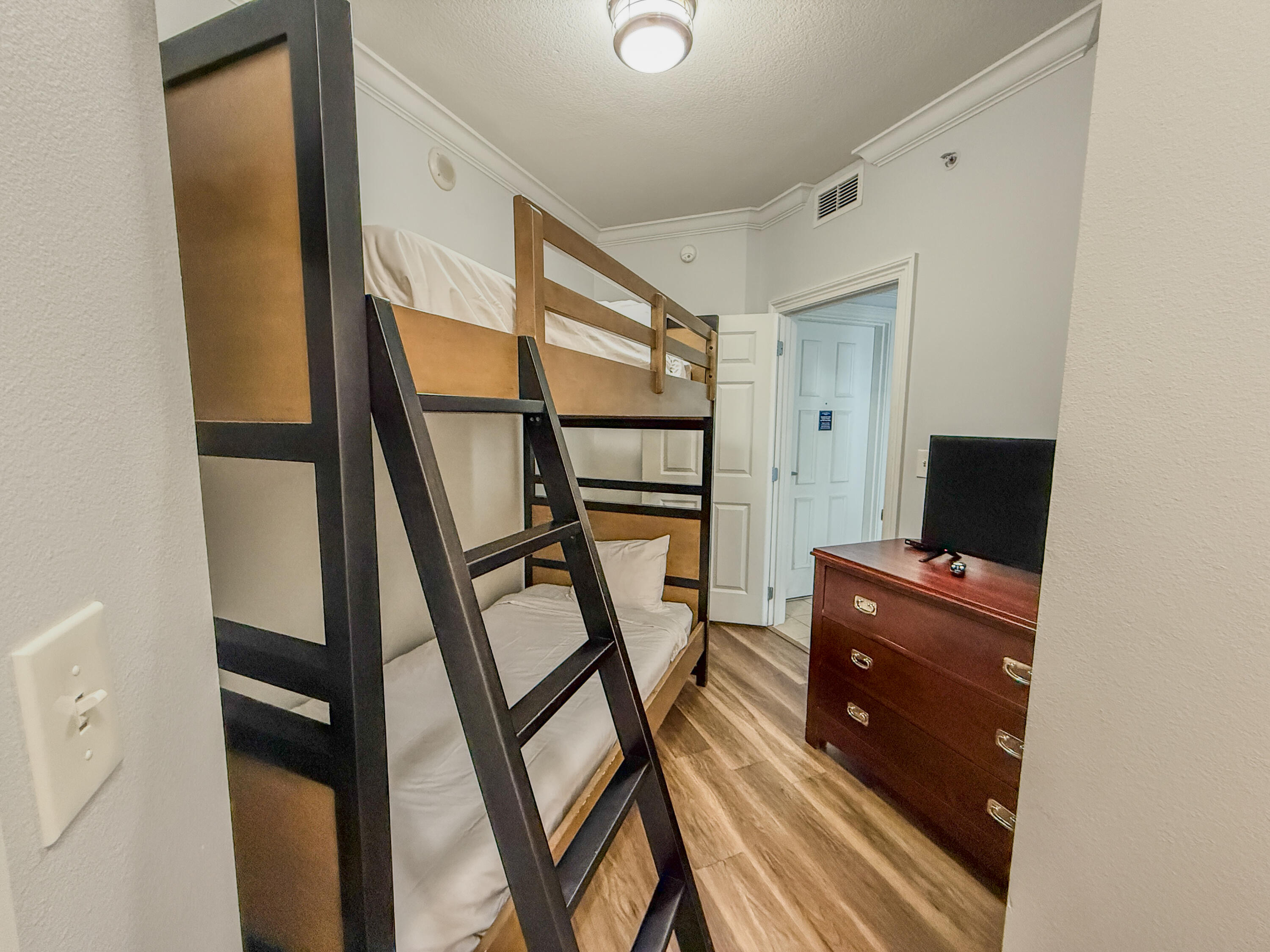 EMERALD GRANDE - Residential