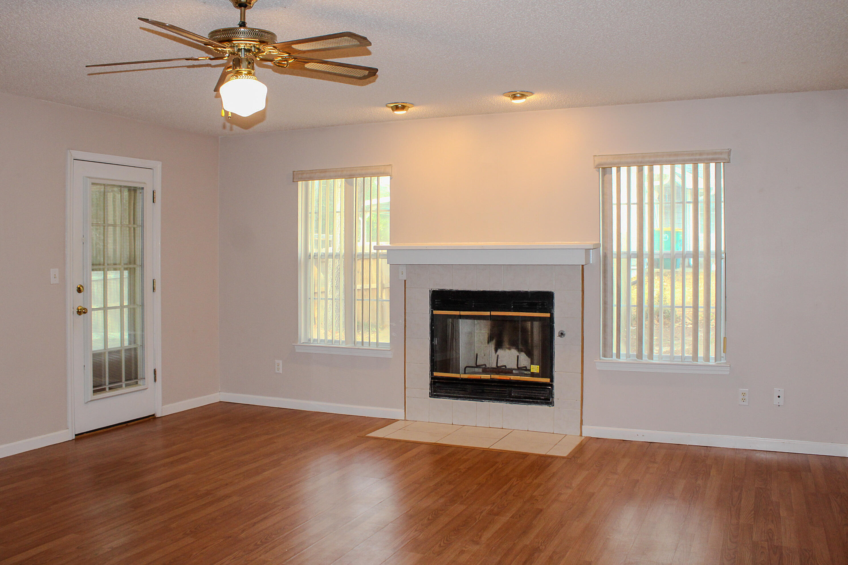 COUNTRYVIEW ESTATES - Residential Lease