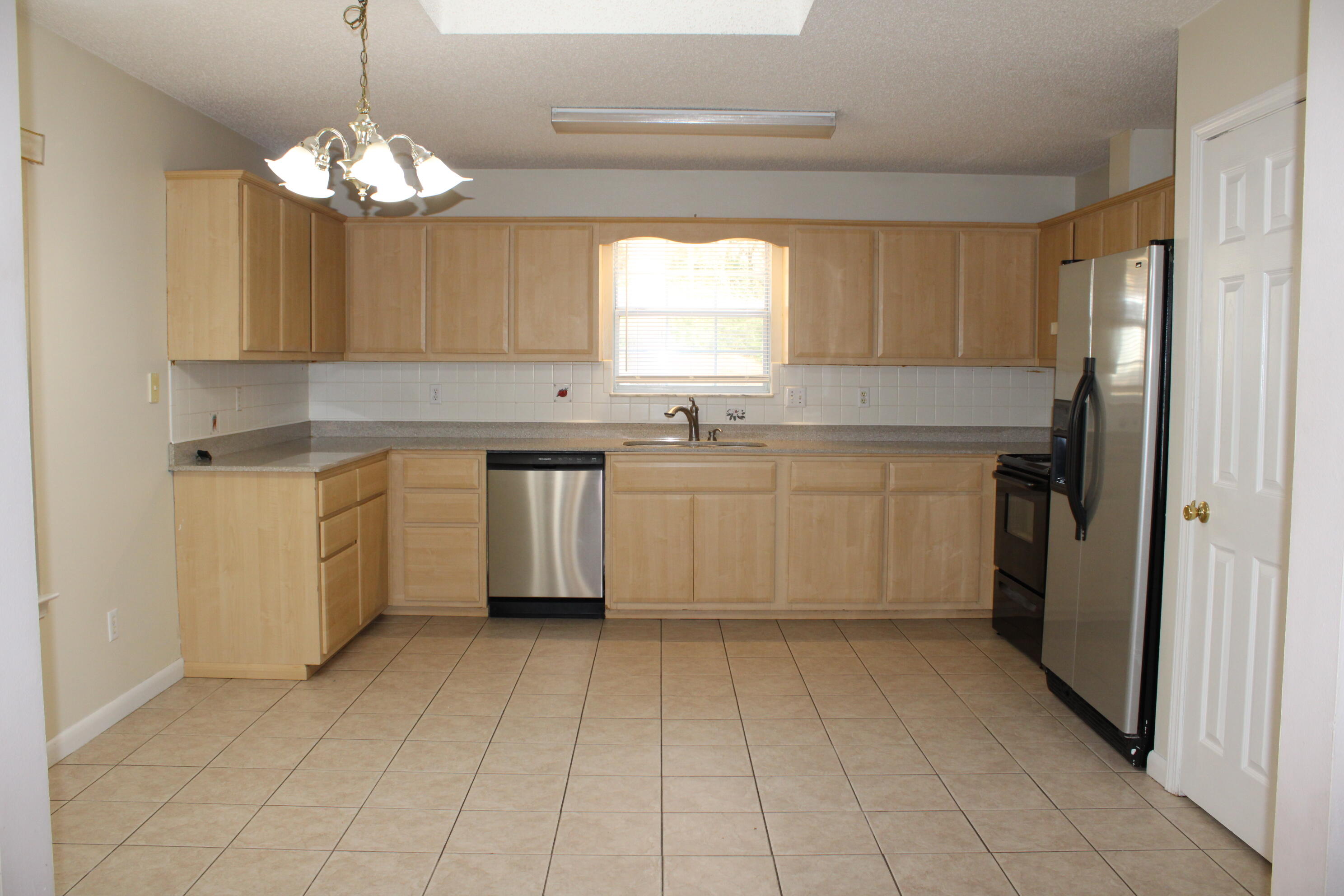 COUNTRYVIEW ESTATES - Residential Lease