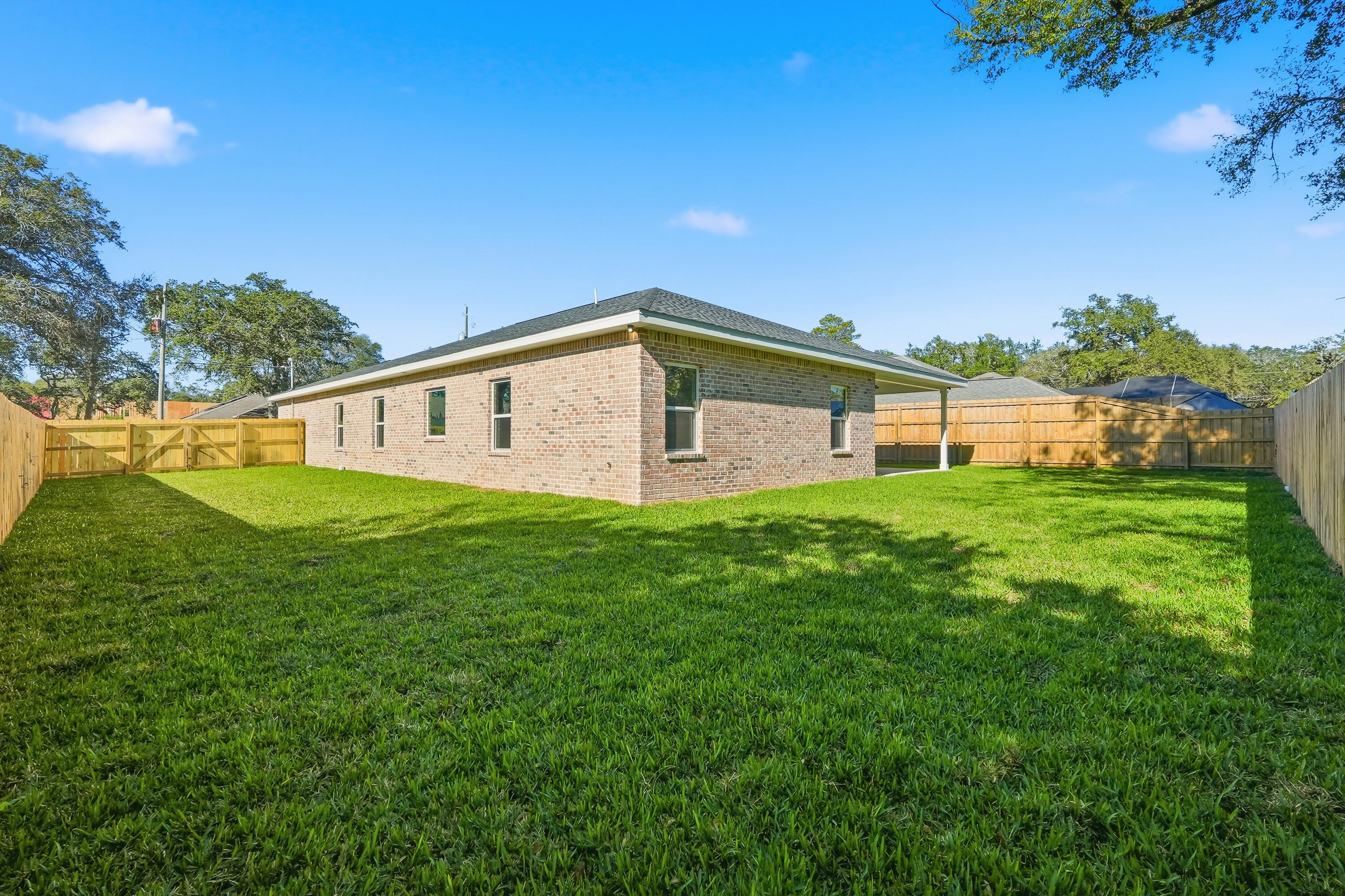 BEG NE COR OF SE1/4 W 1328.7 FT N 110 FT E 4 FT - Residential