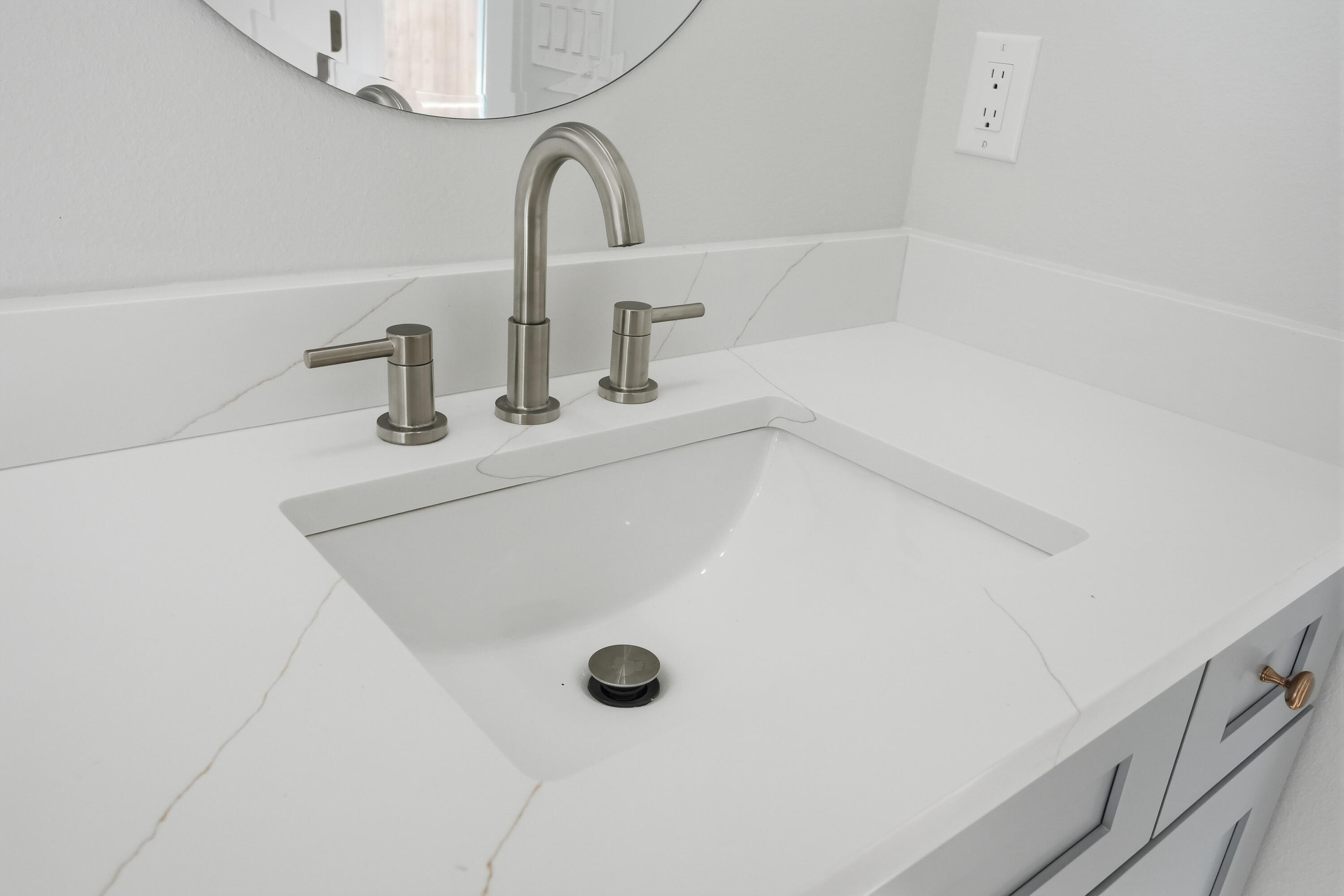 BEG NE COR OF SE1/4 W 1328.7 FT N 110 FT E 4 FT - Residential