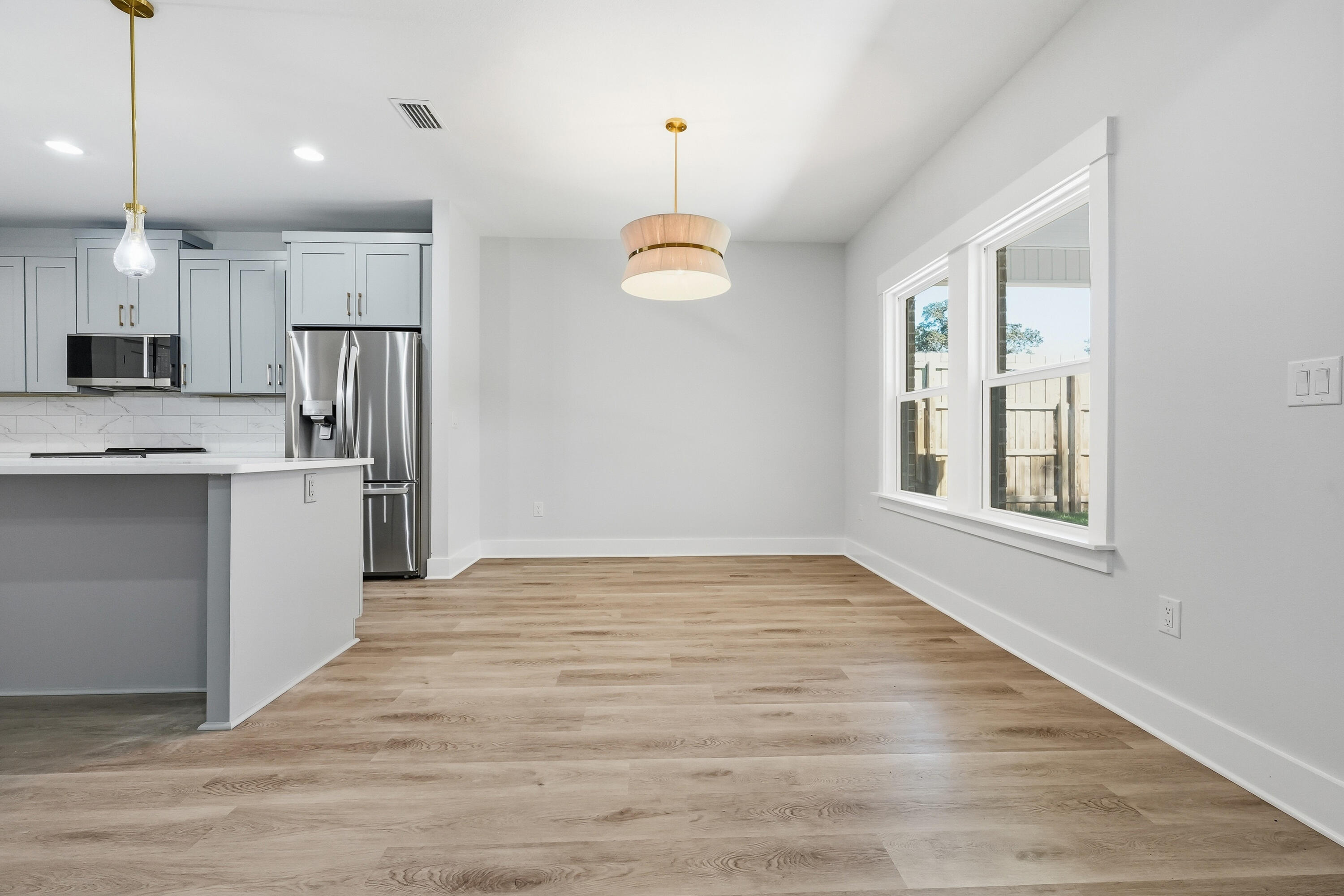 BEG NE COR OF SE1/4 W 1328.7 FT N 110 FT E 4 FT - Residential