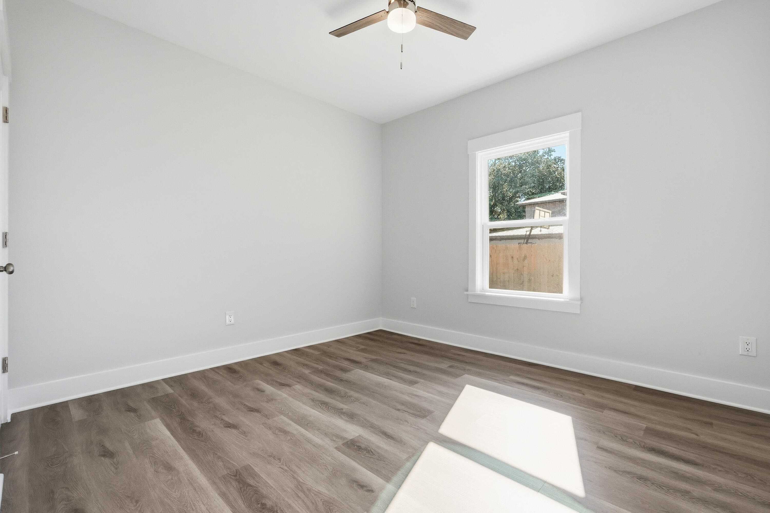 BEG NE COR OF SE1/4 W 1328.7 FT N 110 FT E 4 FT - Residential