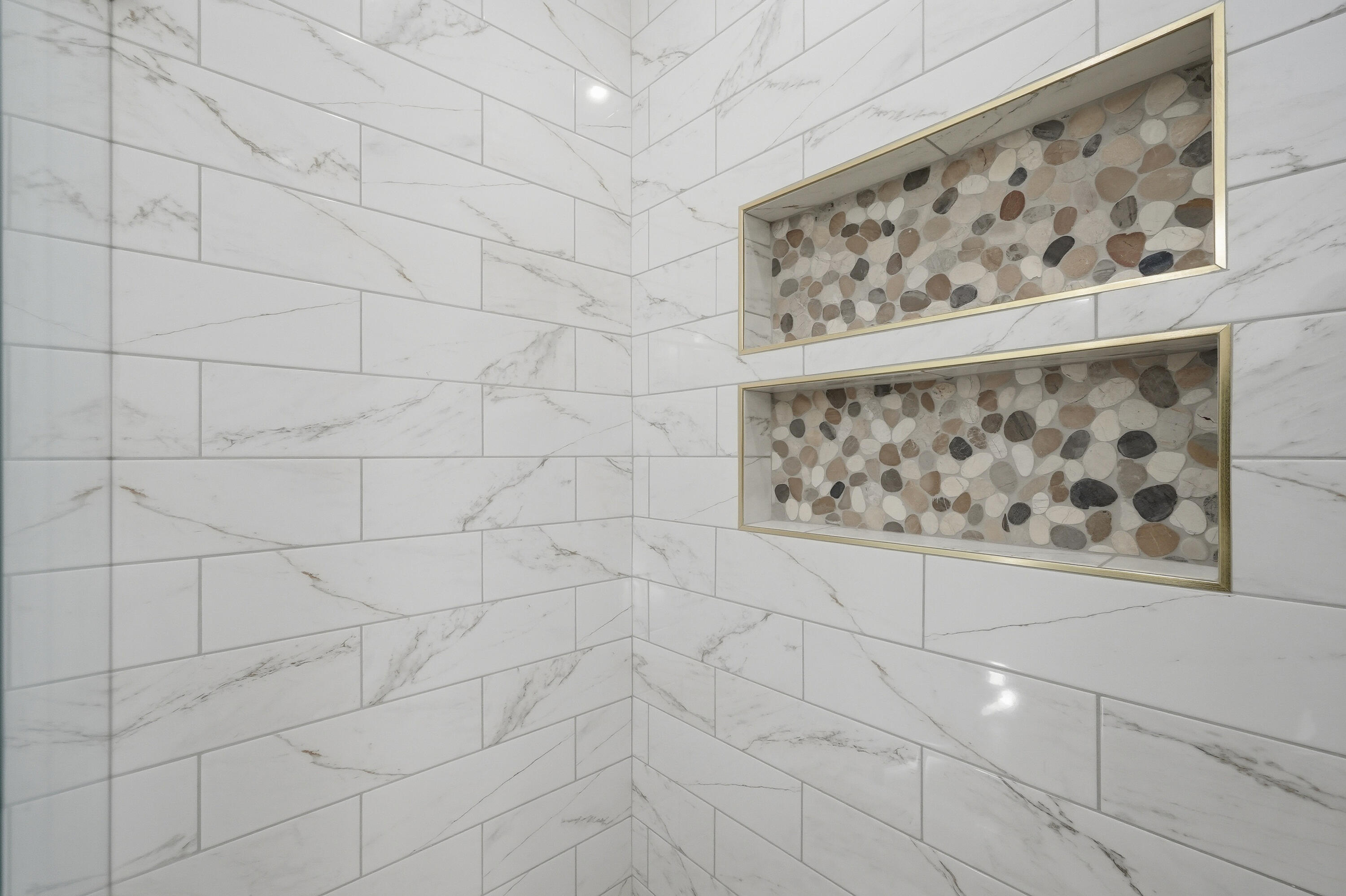 BEG NE COR OF SE1/4 W 1328.7 FT N 110 FT E 4 FT - Residential