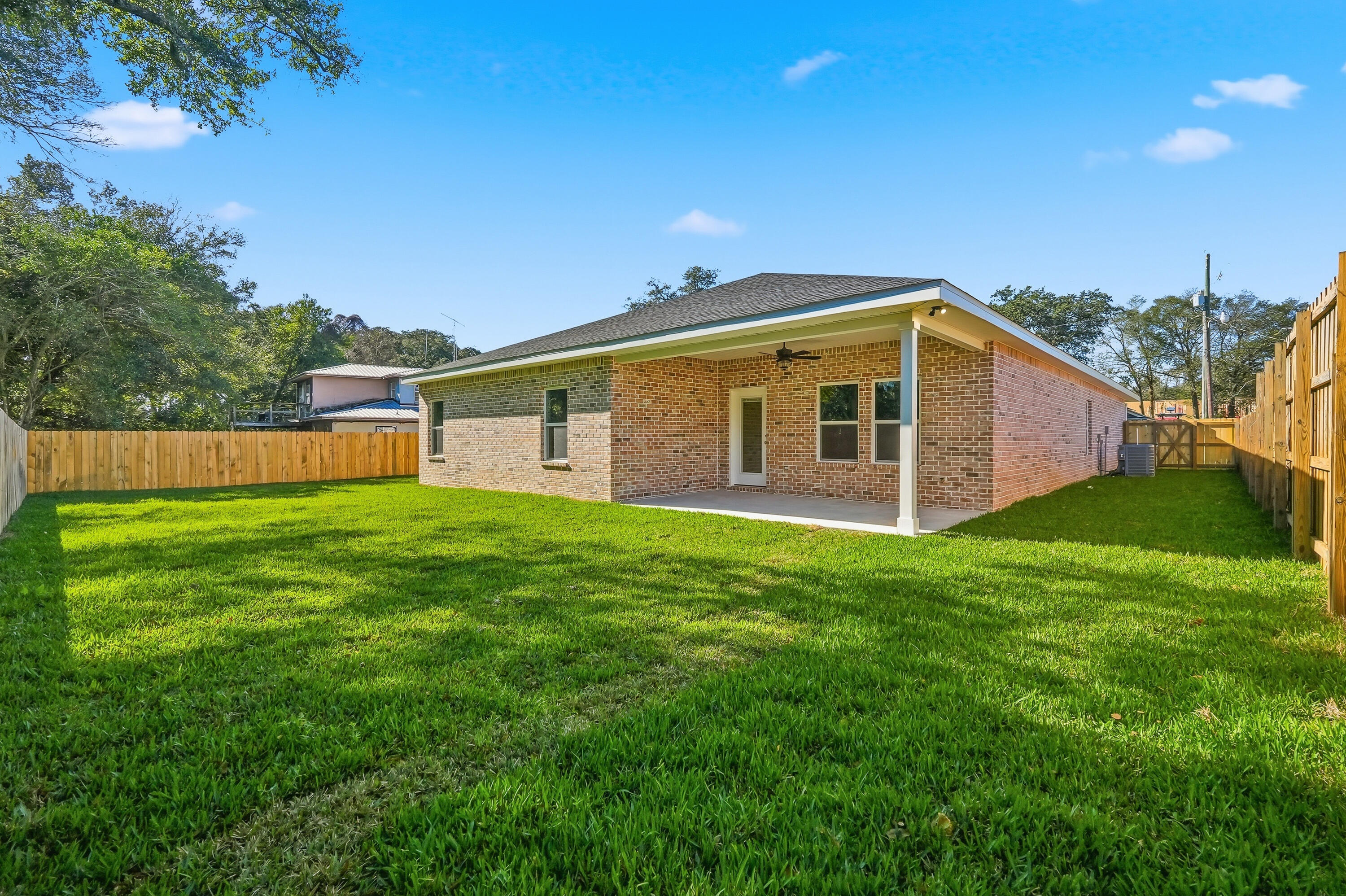 BEG NE COR OF SE1/4 W 1328.7 FT N 110 FT E 4 FT - Residential