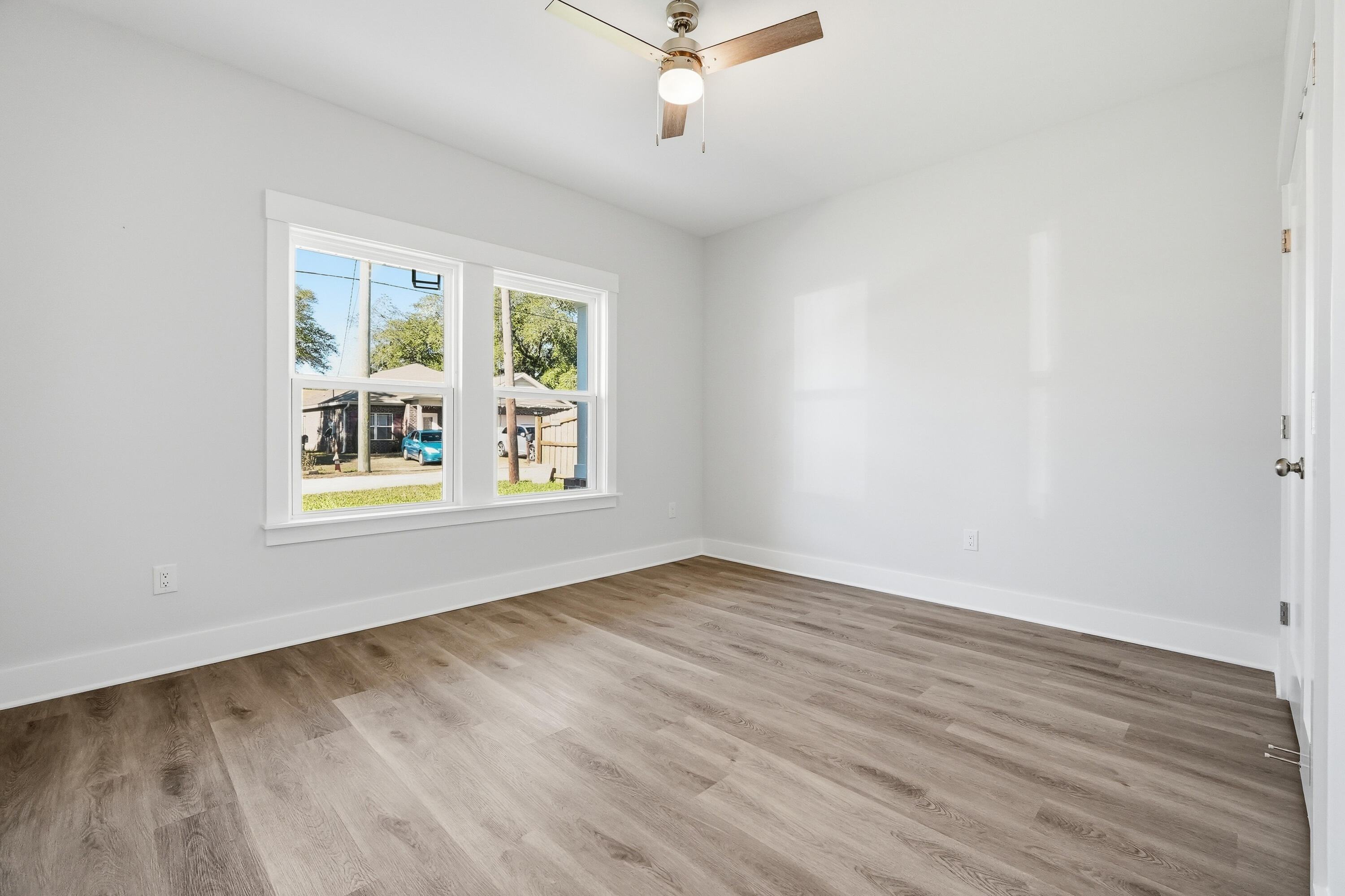 BEG NE COR OF SE1/4 W 1328.7 FT N 110 FT E 4 FT - Residential