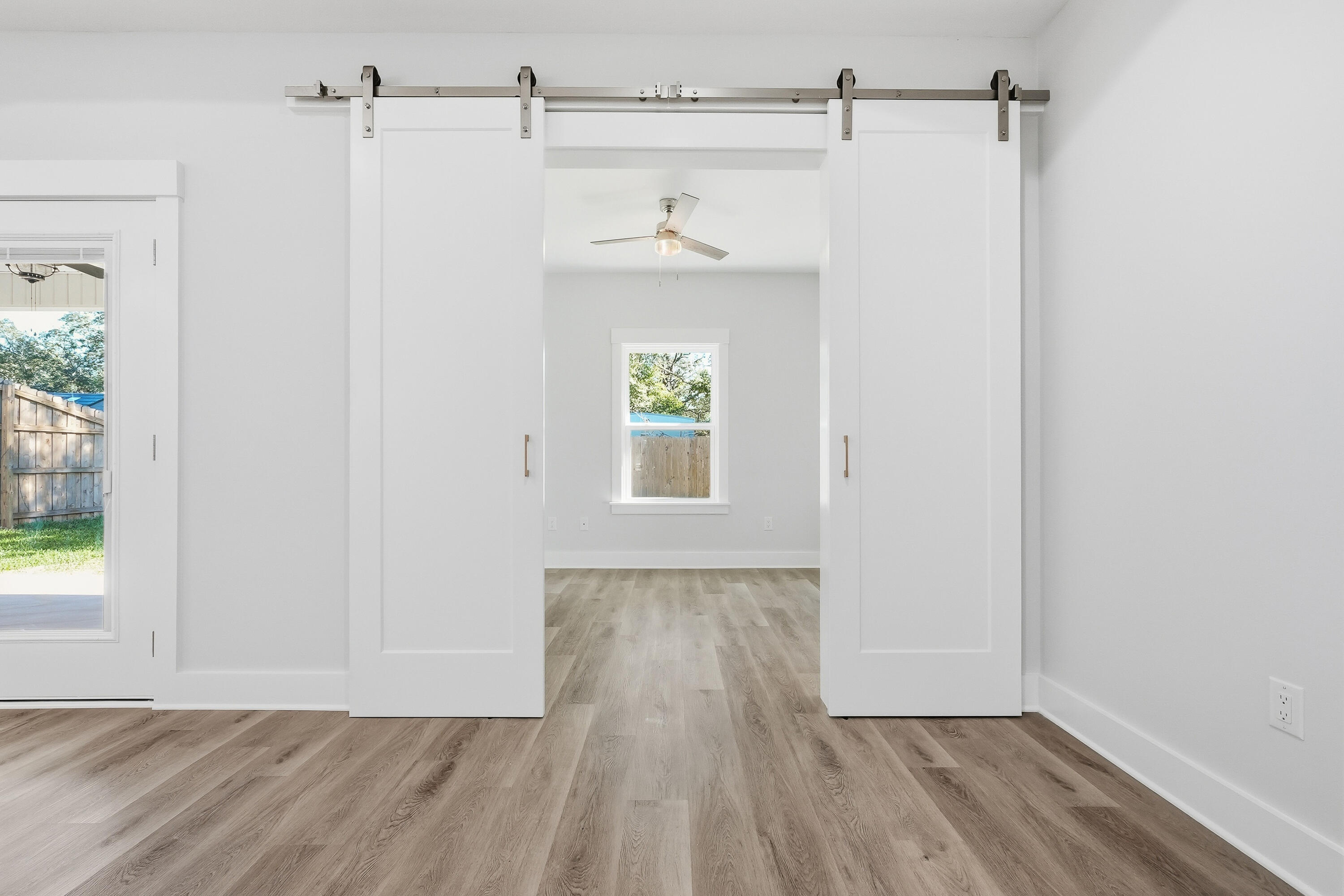 BEG NE COR OF SE1/4 W 1328.7 FT N 110 FT E 4 FT - Residential