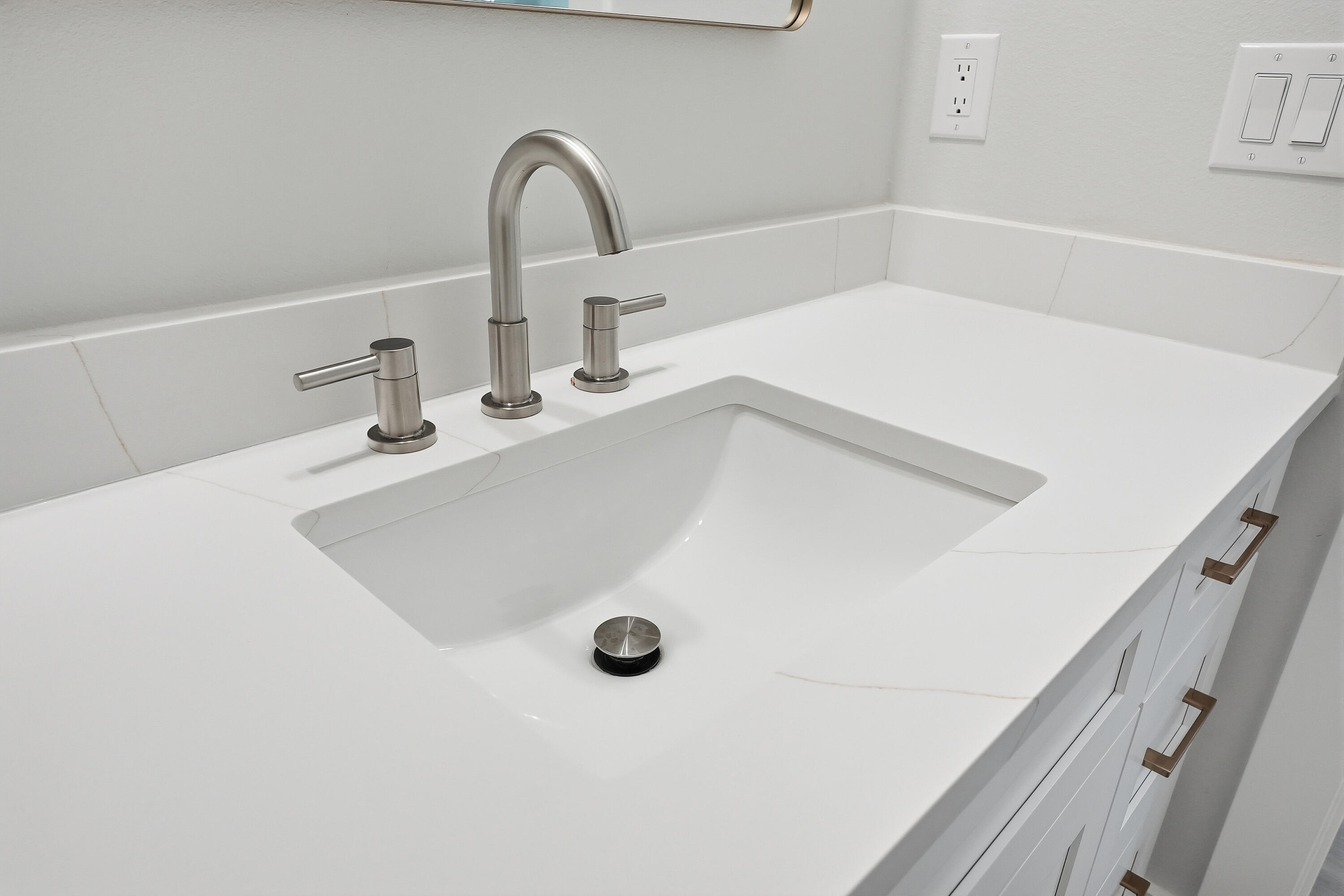 BEG NE COR OF SE1/4 W 1328.7 FT N 110 FT E 4 FT - Residential