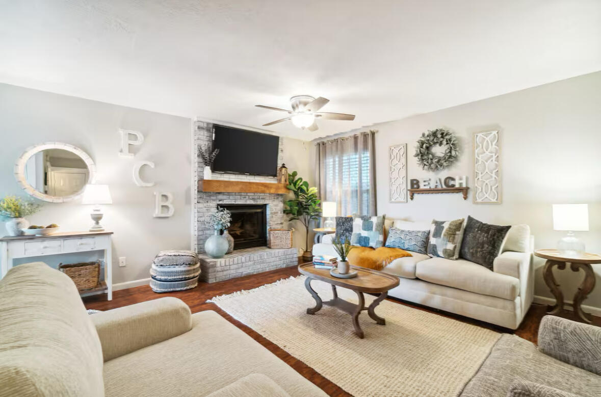 HOLIDAY BEACH UNIT 14 - Residential