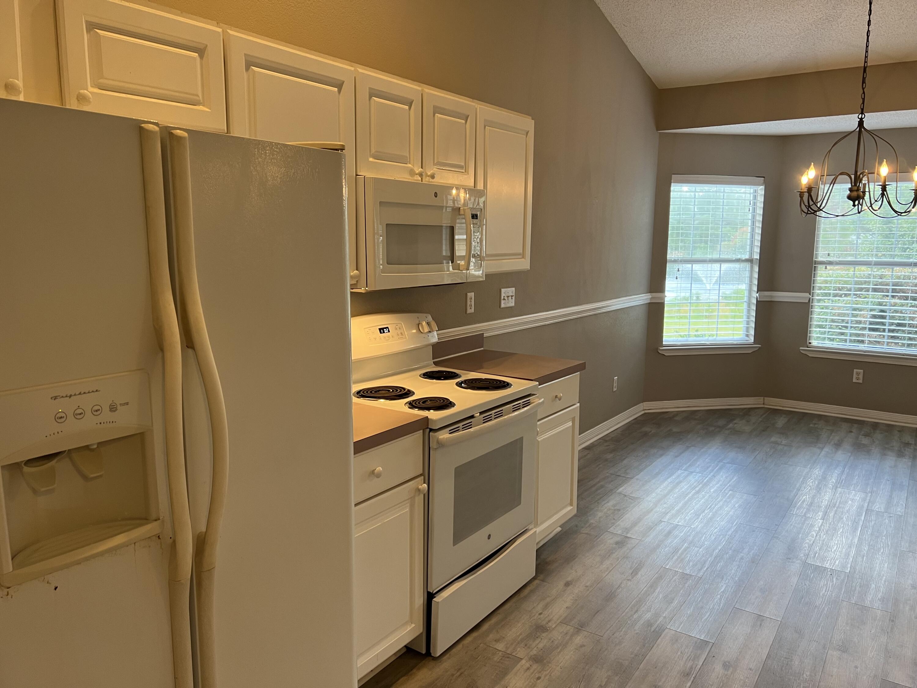 BAYSIDE - Residential Lease