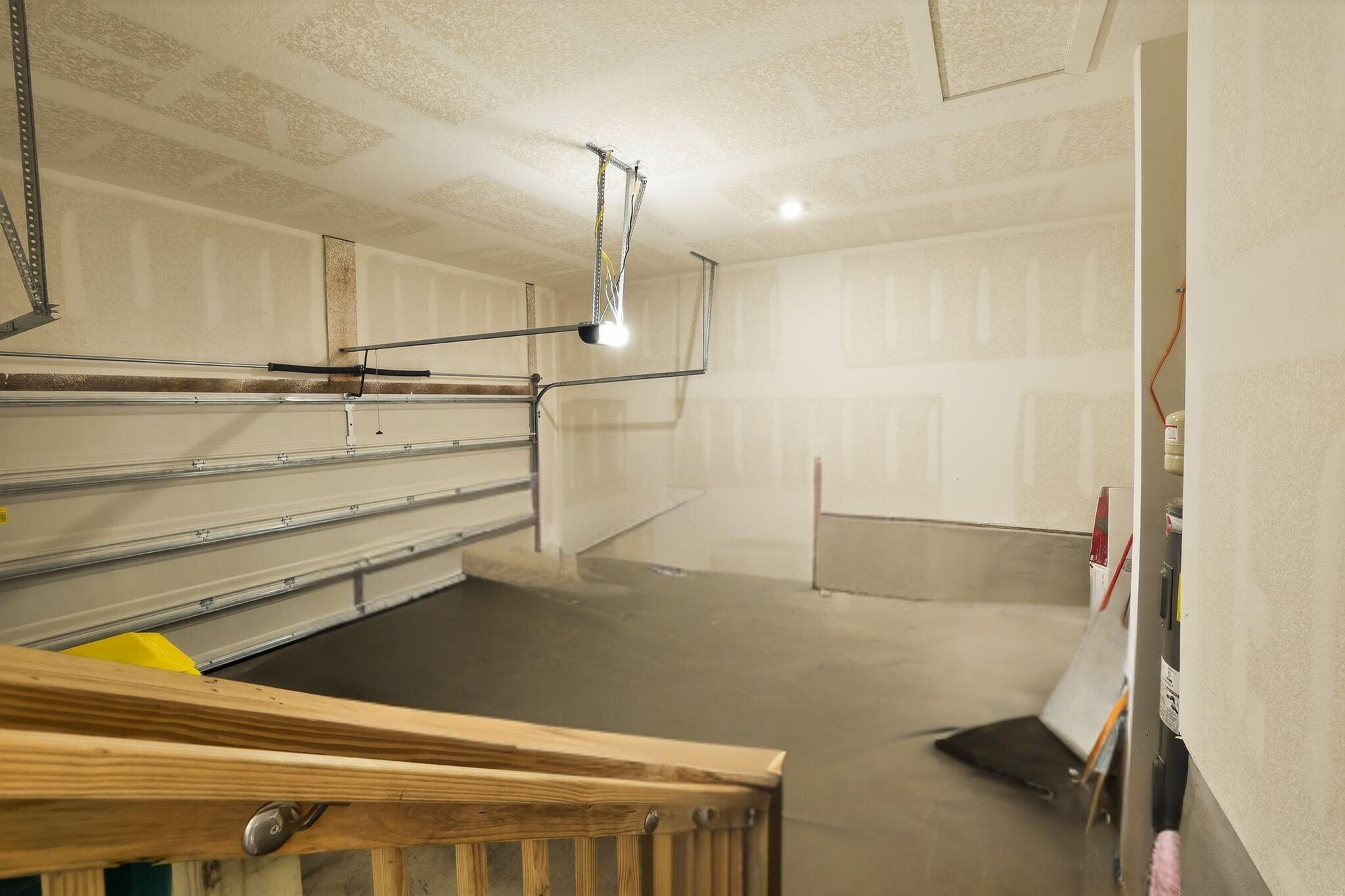 HILLWOOD ESTATES - Residential