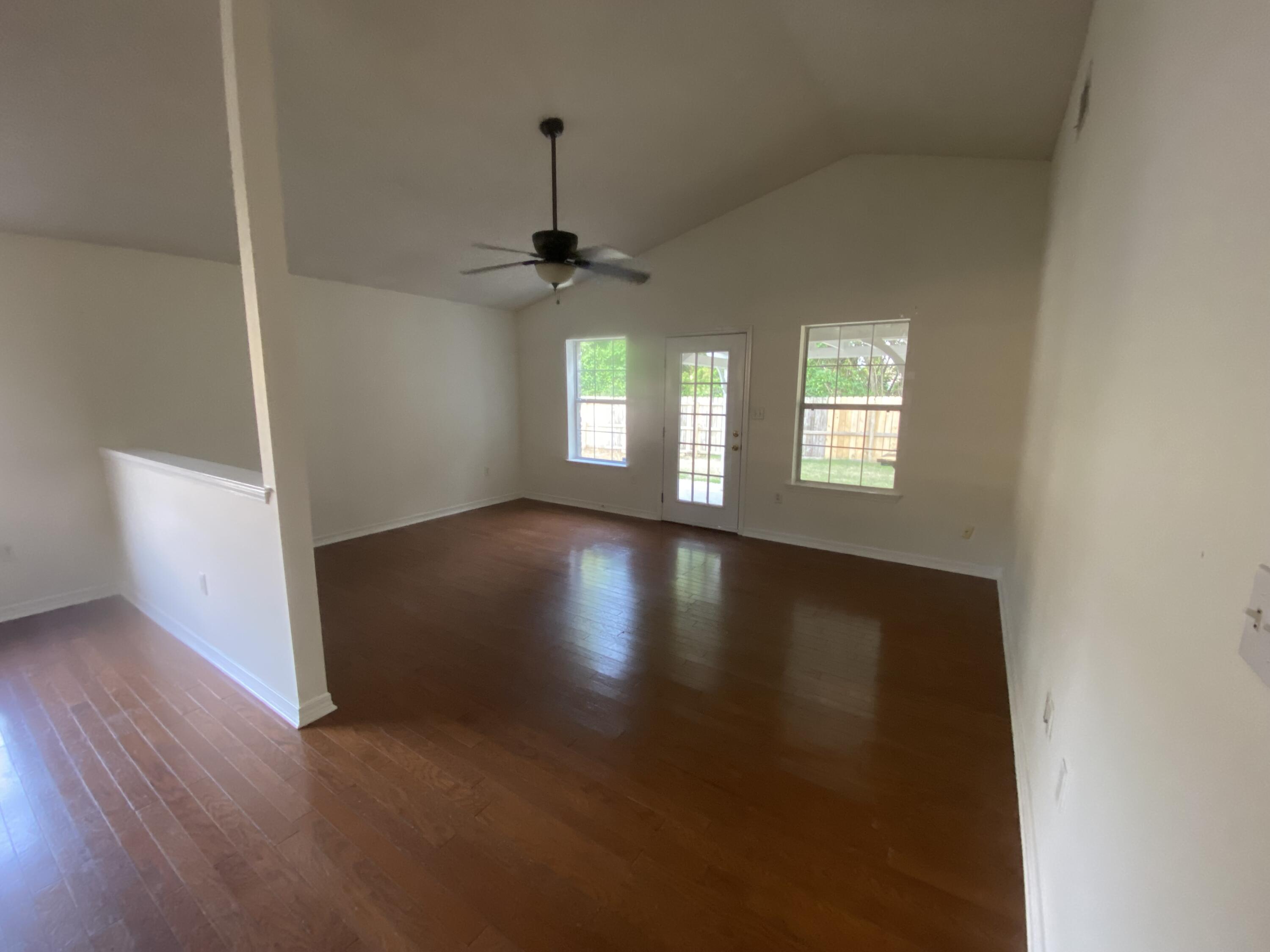 HAMPTON RIDGE ESTATES 1ST ADD - Residential Lease