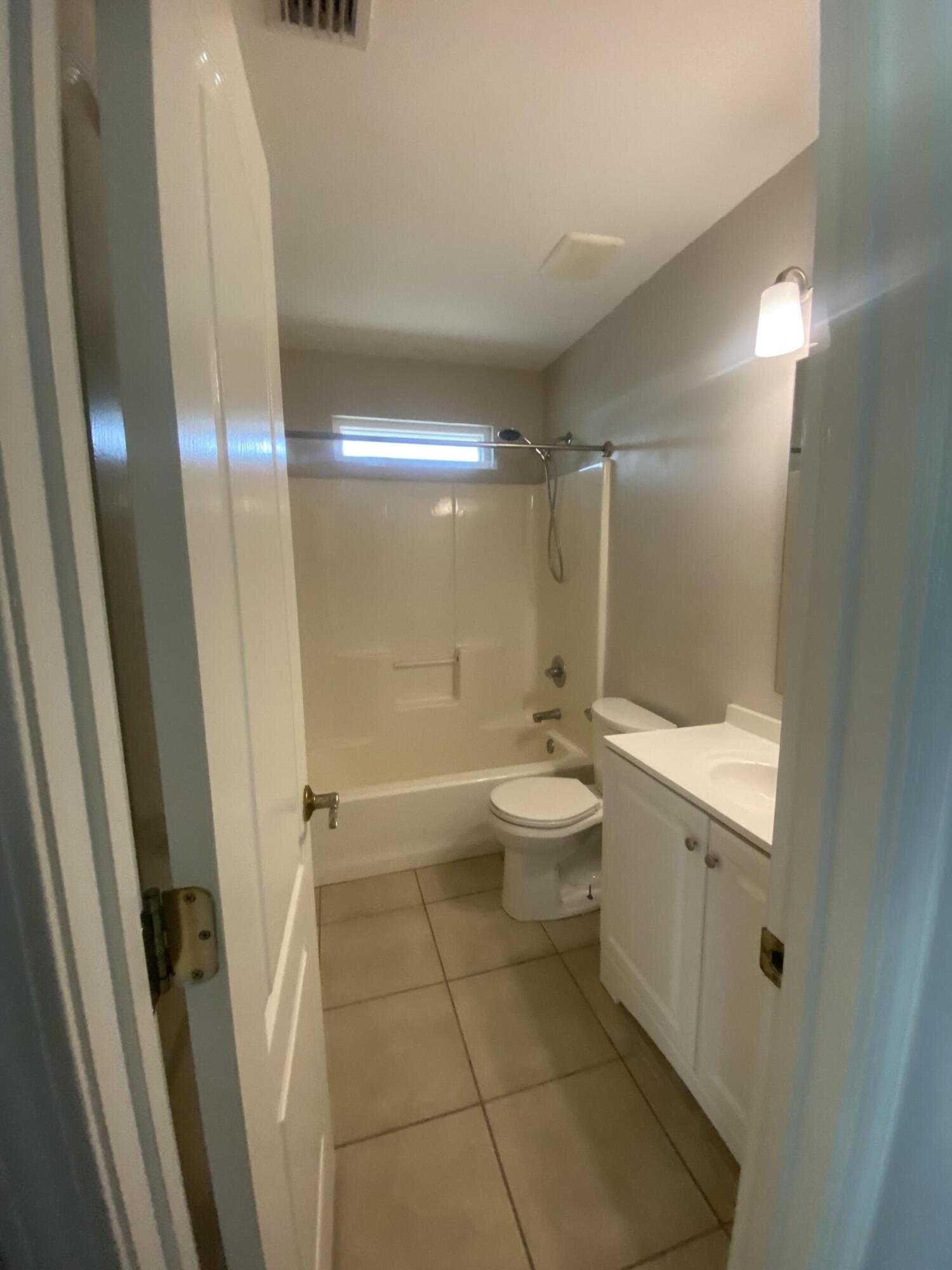 HAMPTON RIDGE ESTATES 1ST ADD - Residential Lease