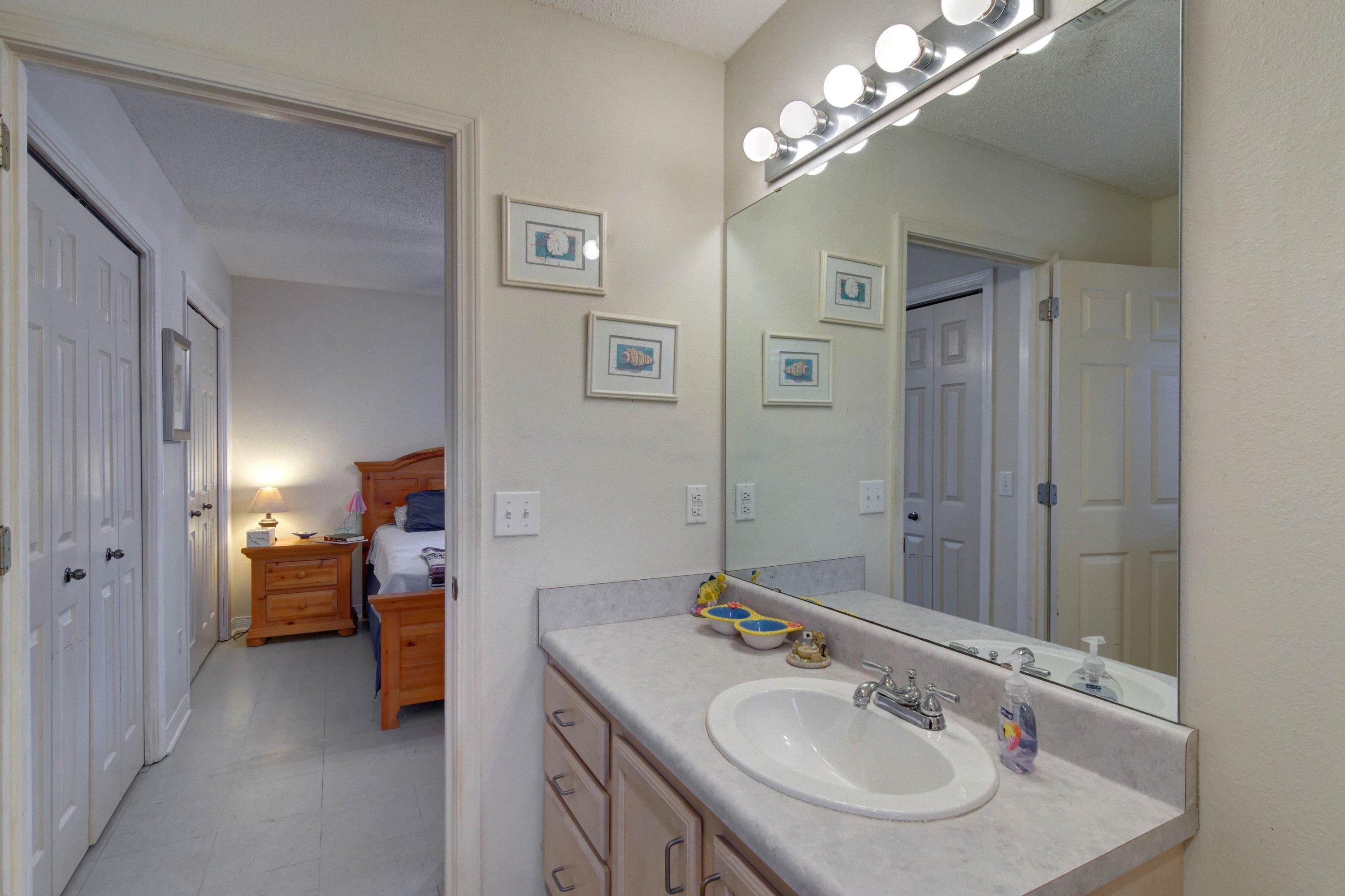 BAY WOODS - Residential