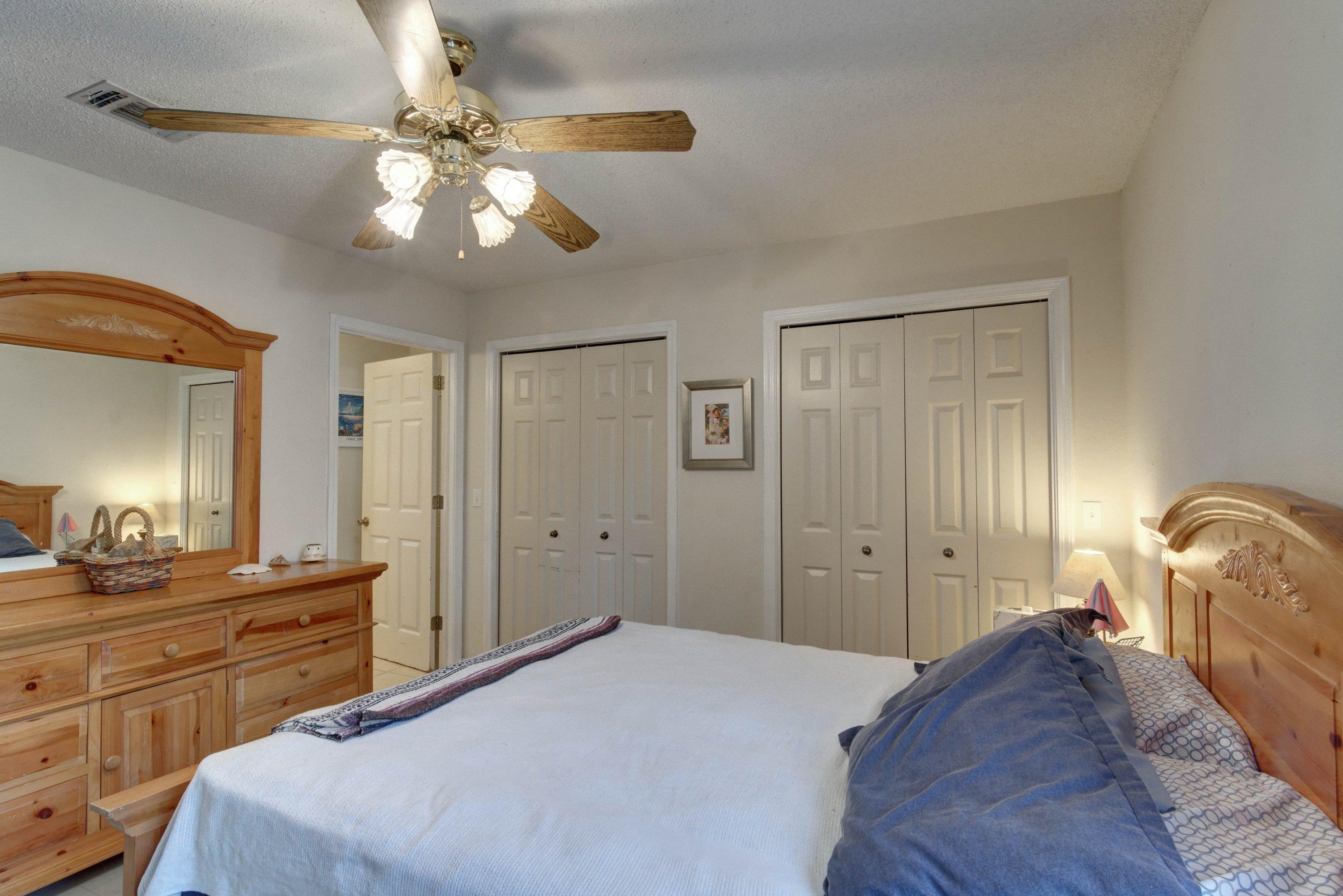 BAY WOODS - Residential