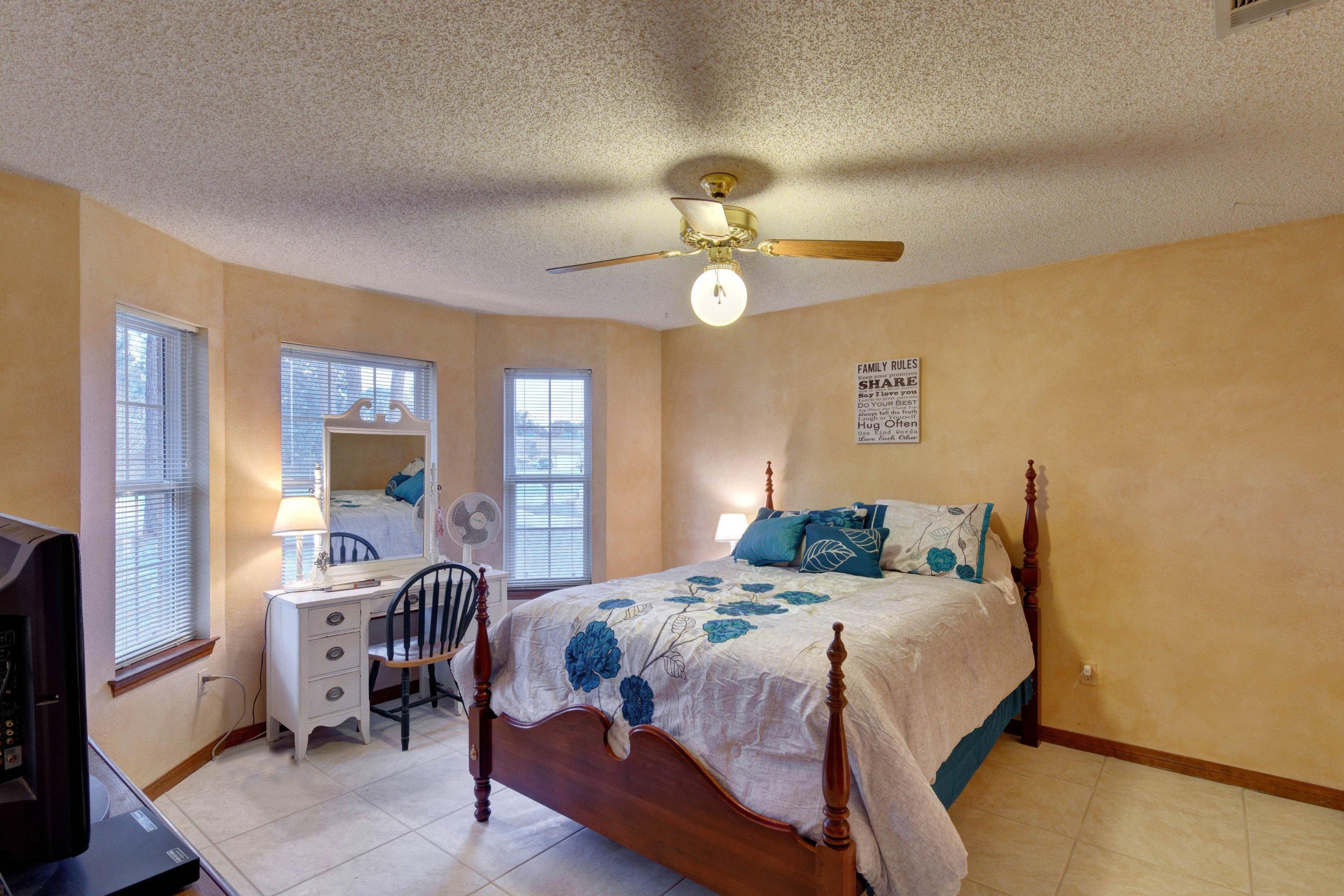 BAY WOODS - Residential