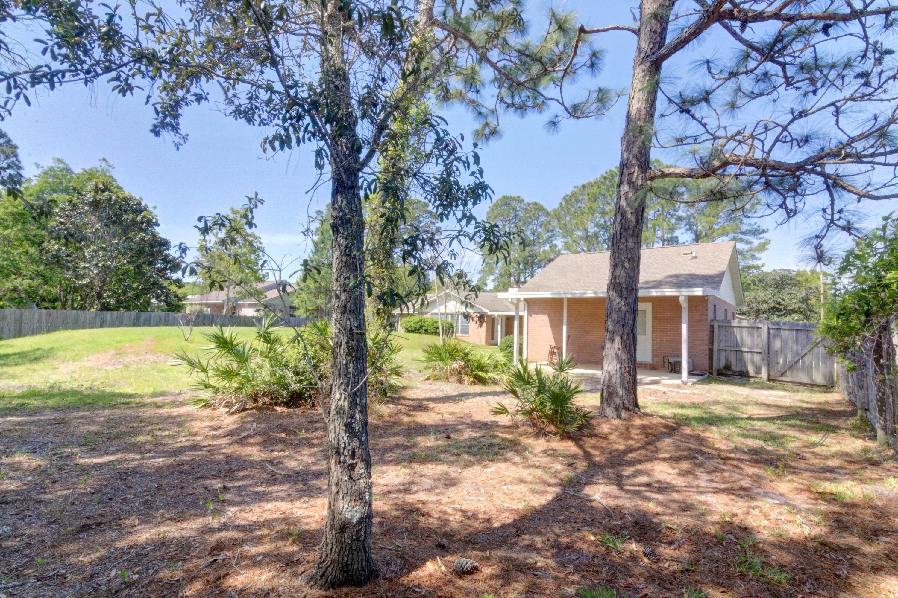 BAY WOODS - Residential