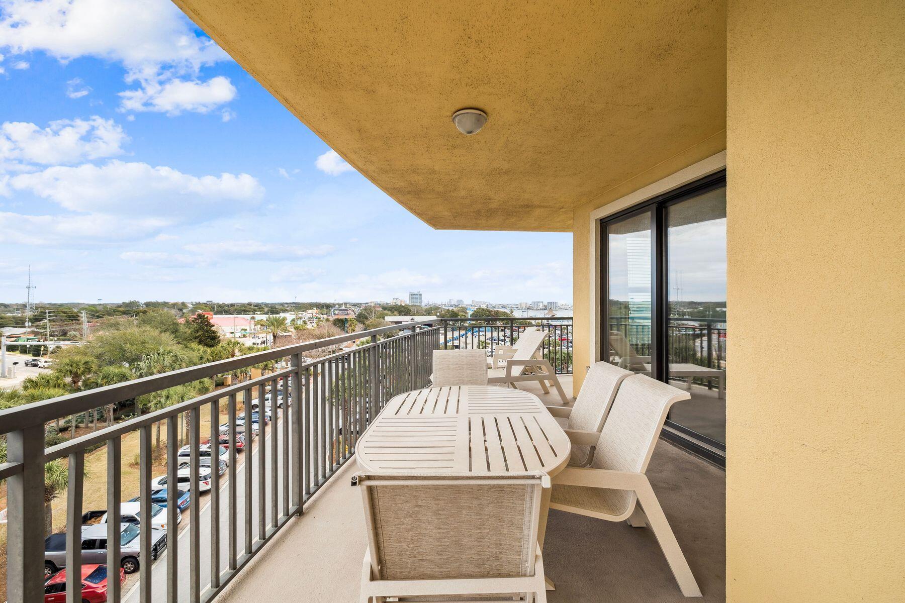 EMERALD GRANDE - Residential