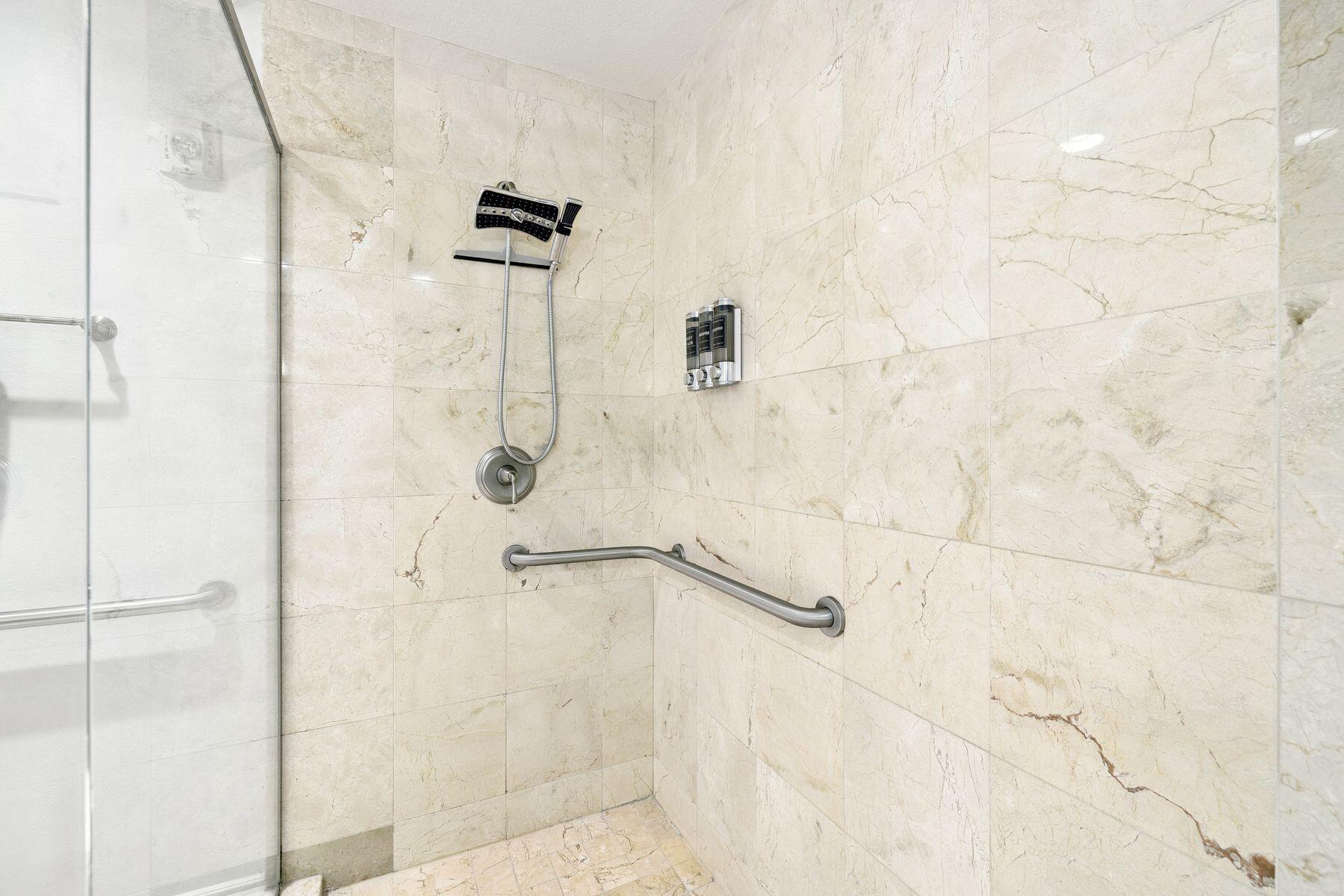 EMERALD GRANDE - Residential