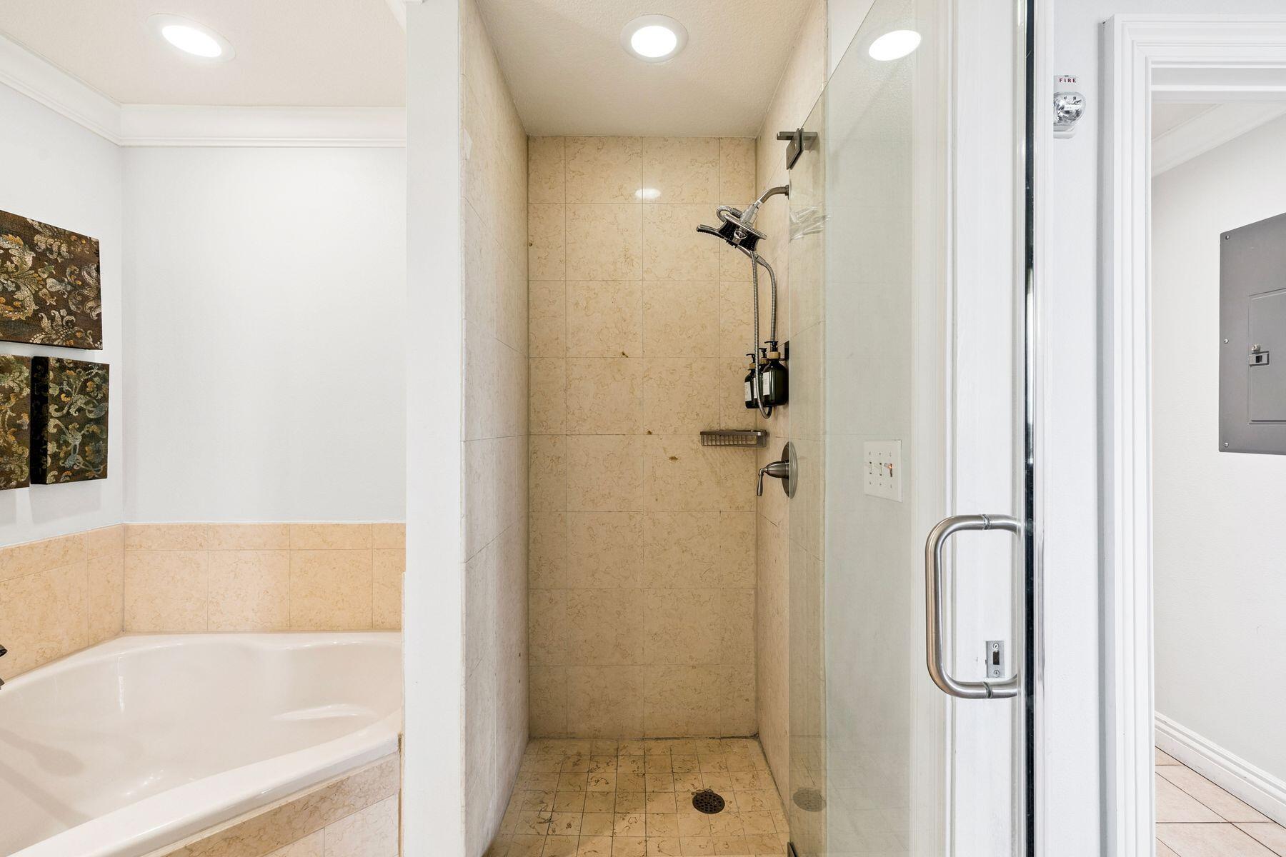 EMERALD GRANDE - Residential