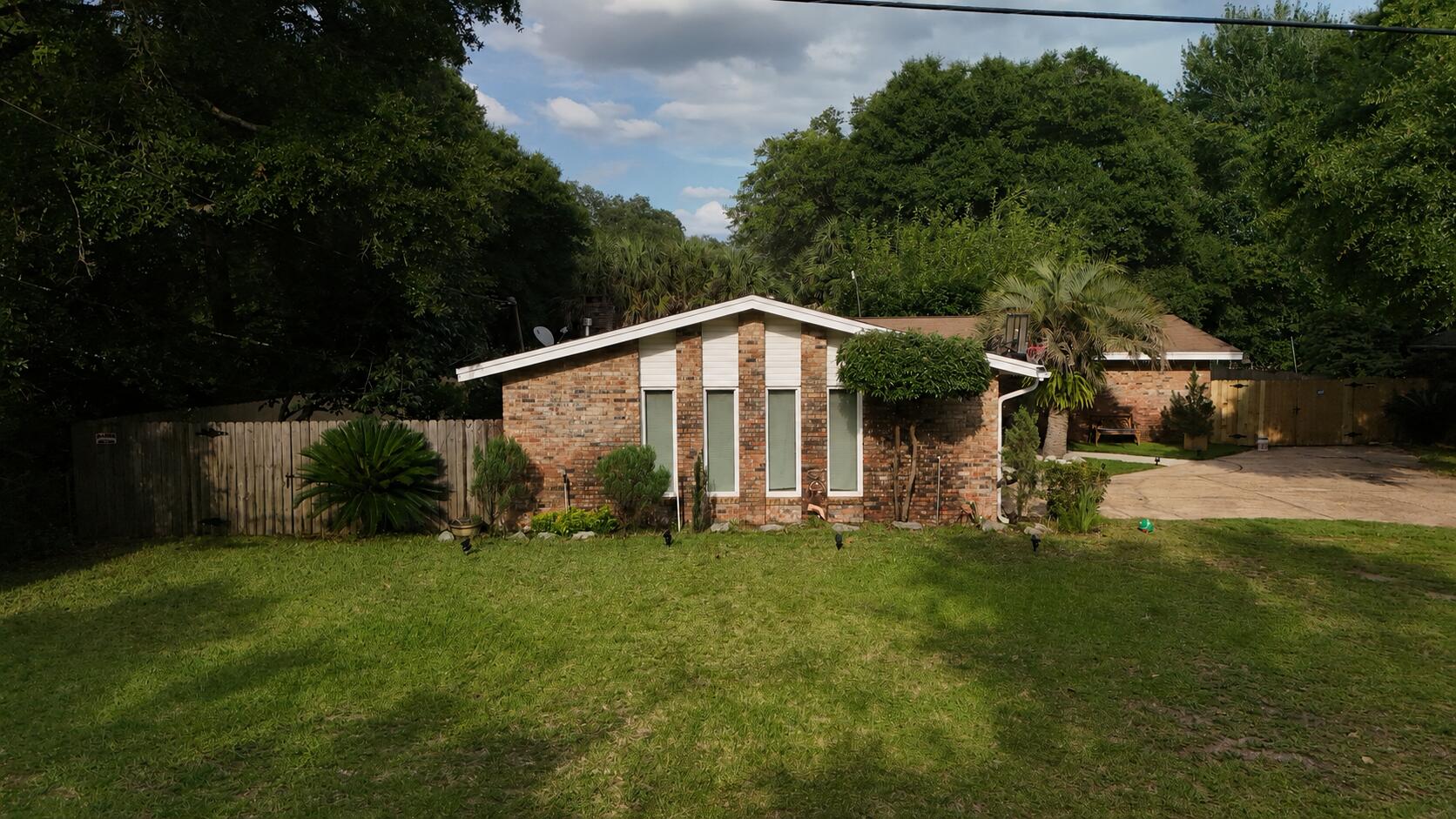 610 NE Country Club Avenue