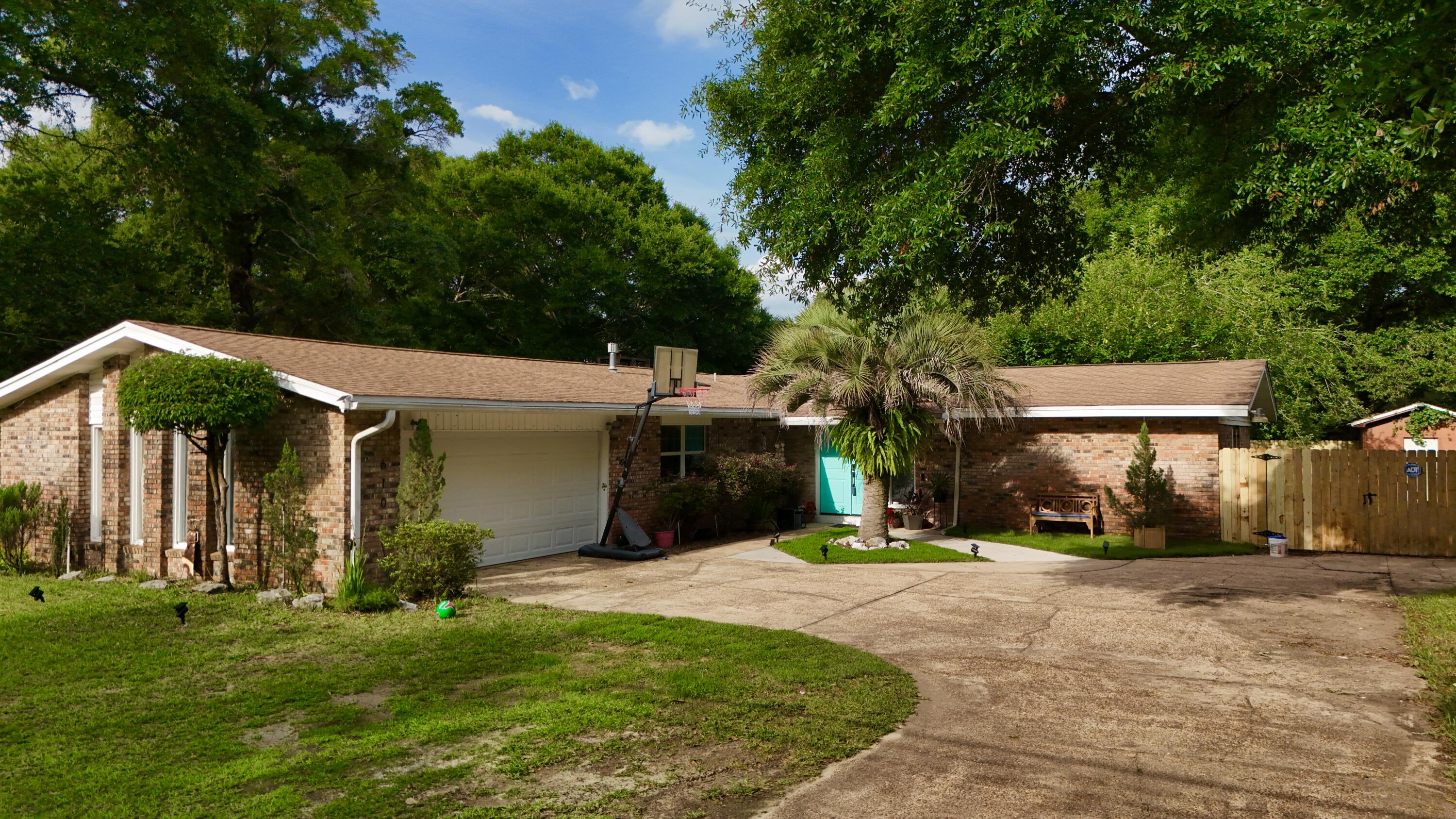 610 NE Country Club Avenue