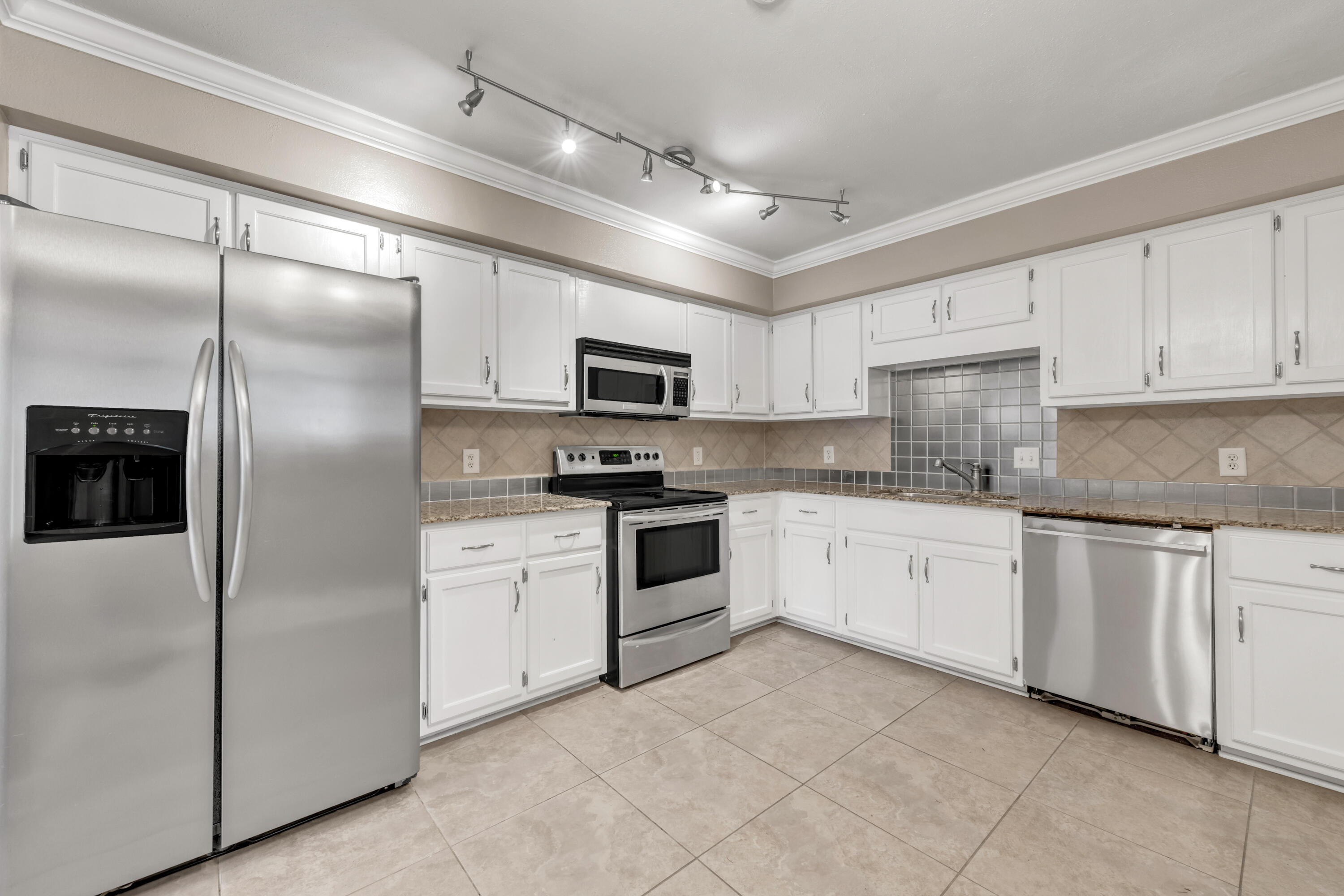 FOXWOOD ESTATES 1 - Residential