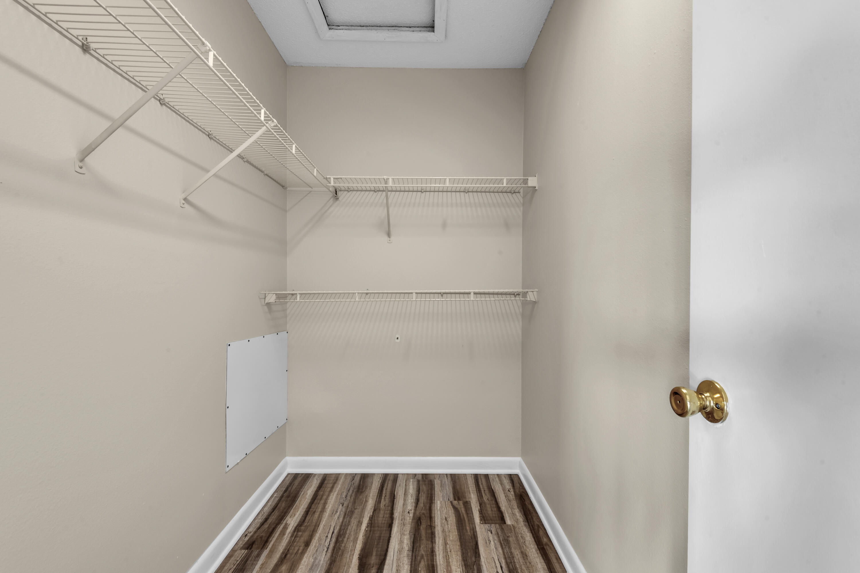 BARROW APARTMENTS - Residential Lease